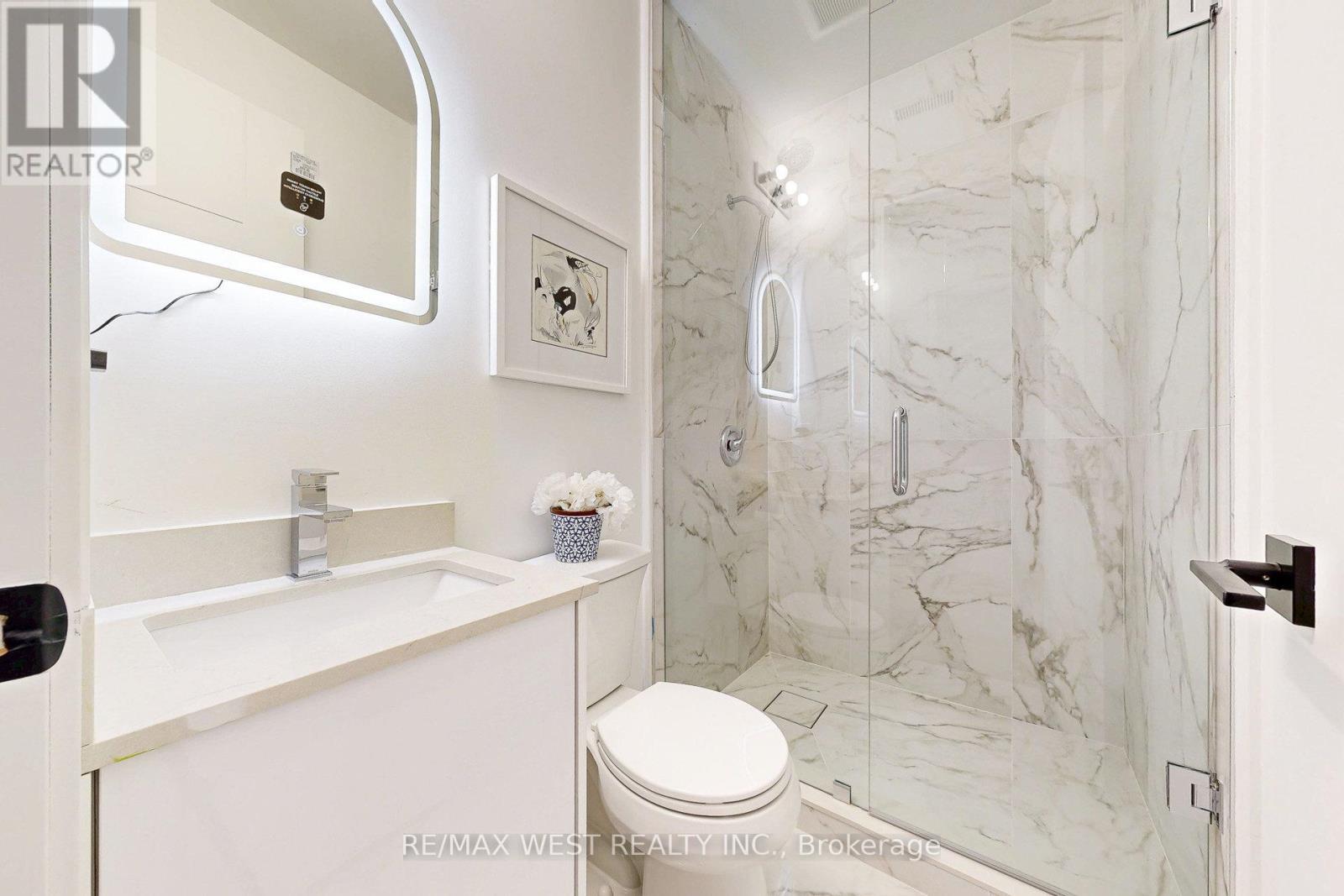 4 - 2639 R Dundas Street W, Toronto, ON - Indoor Photo Showing Bathroom