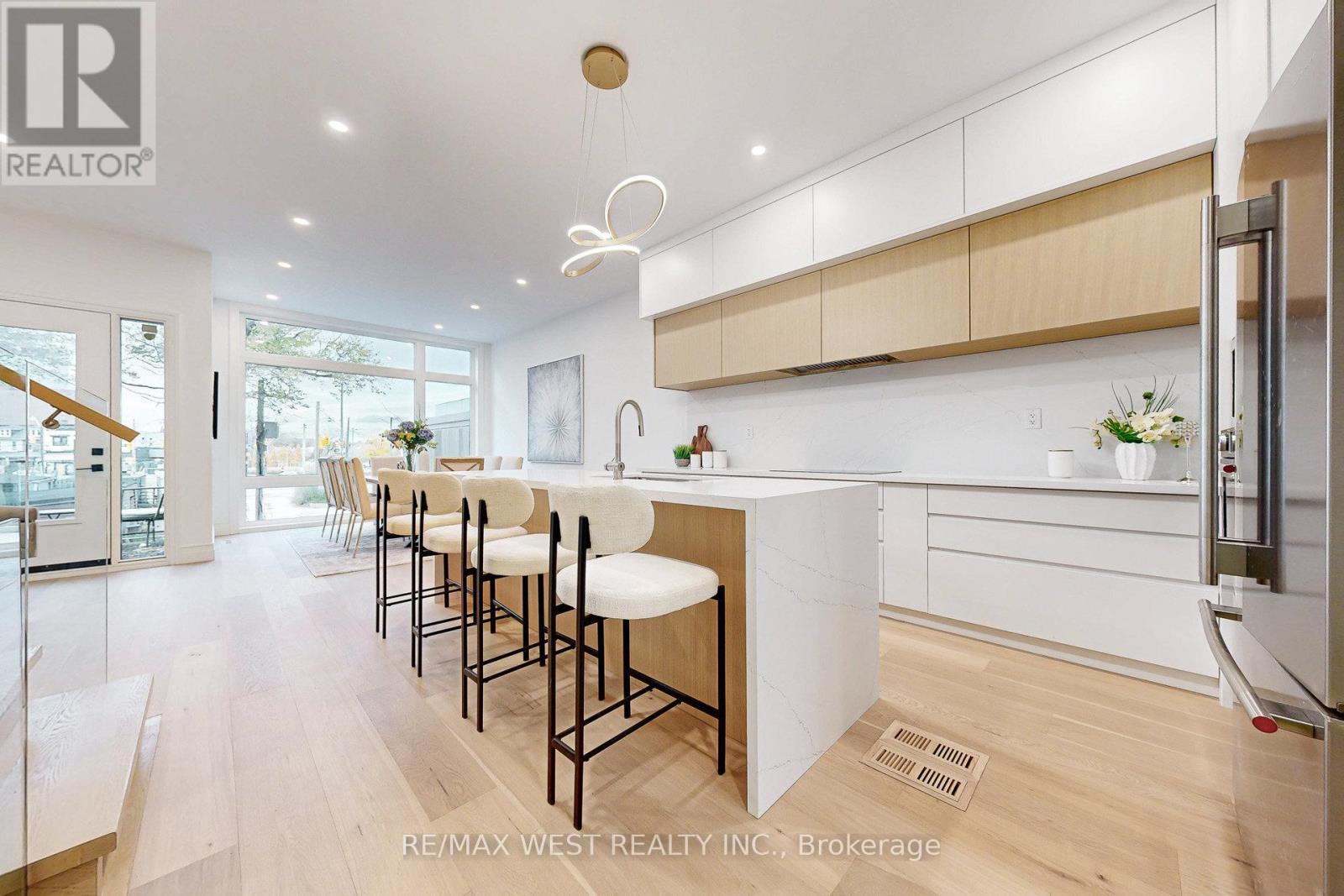 4 - 2639 R Dundas Street W, Toronto, ON - Indoor