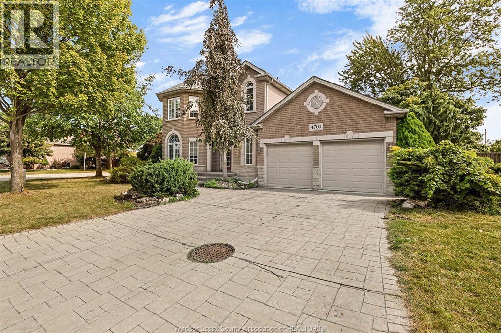 4700 Wembley, Windsor, ON - Outdoor