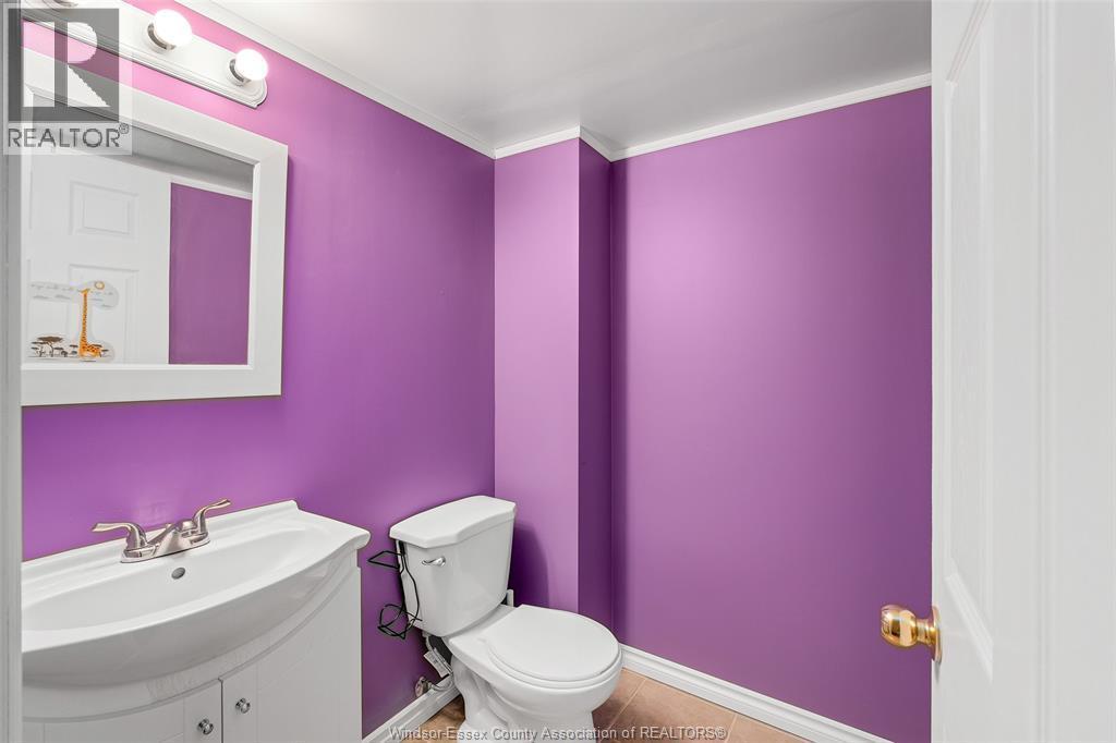 4700 Wembley, Windsor, ON - Indoor Photo Showing Bathroom