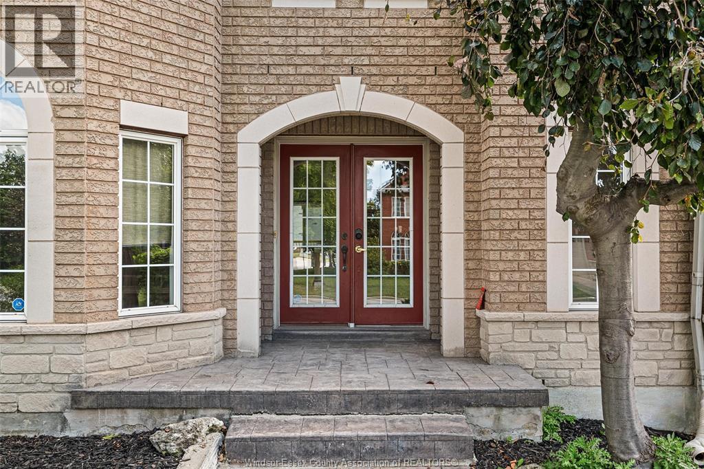 4700 Wembley, Windsor, ON - Outdoor