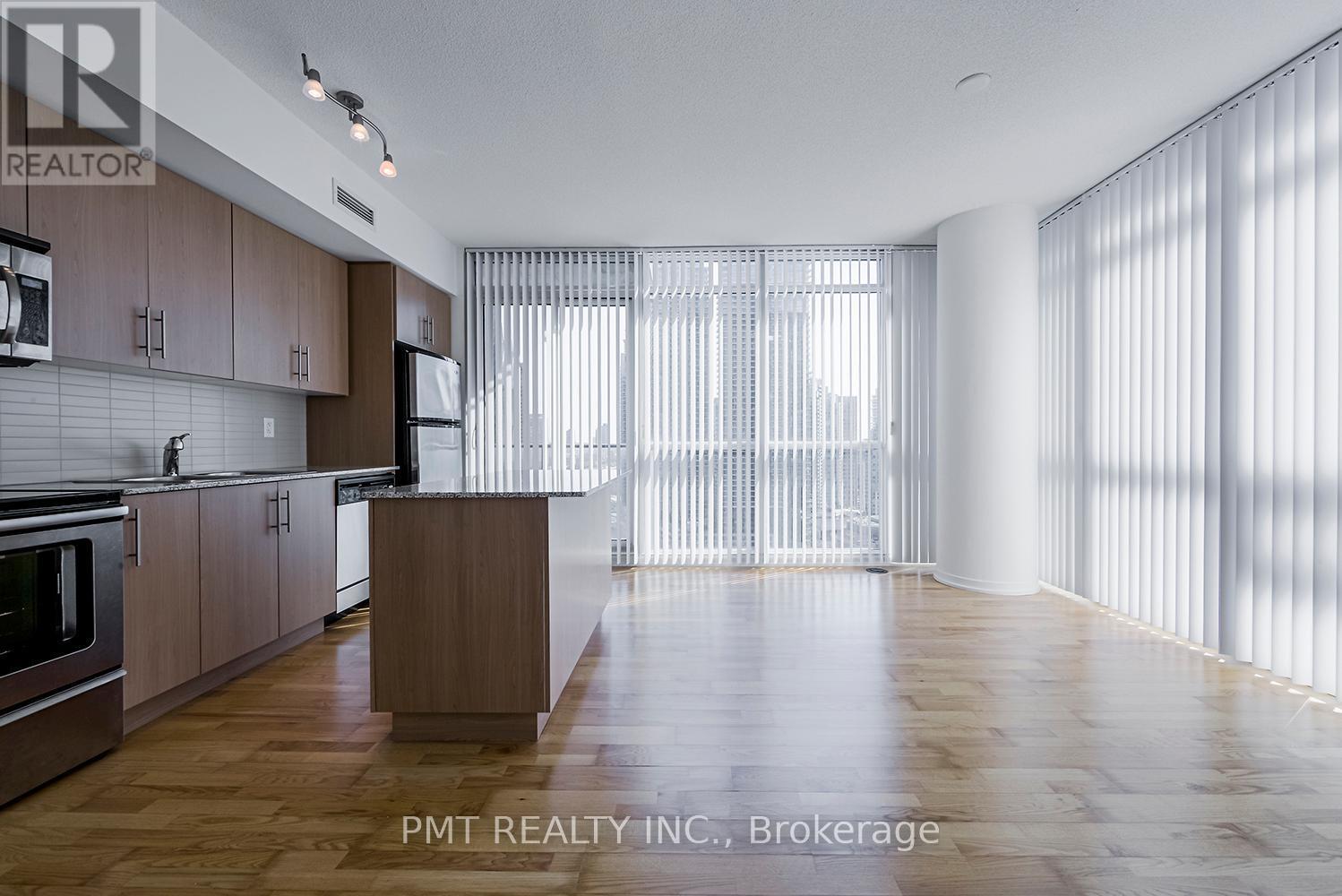 1707 - 55 Bremner Boulevard, Toronto, ON - Indoor Photo Showing Kitchen
