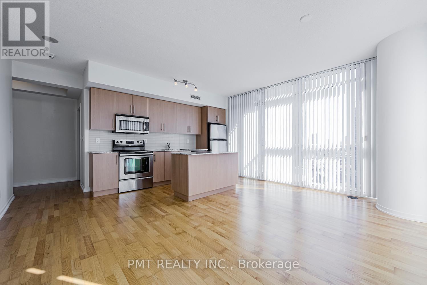 1707 - 55 Bremner Boulevard, Toronto, ON - Indoor Photo Showing Kitchen