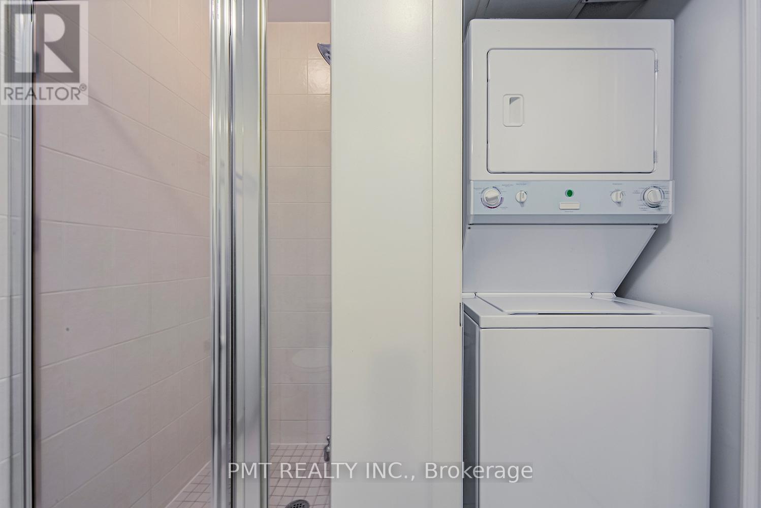 1707 - 55 Bremner Boulevard, Toronto, ON - Indoor Photo Showing Laundry Room
