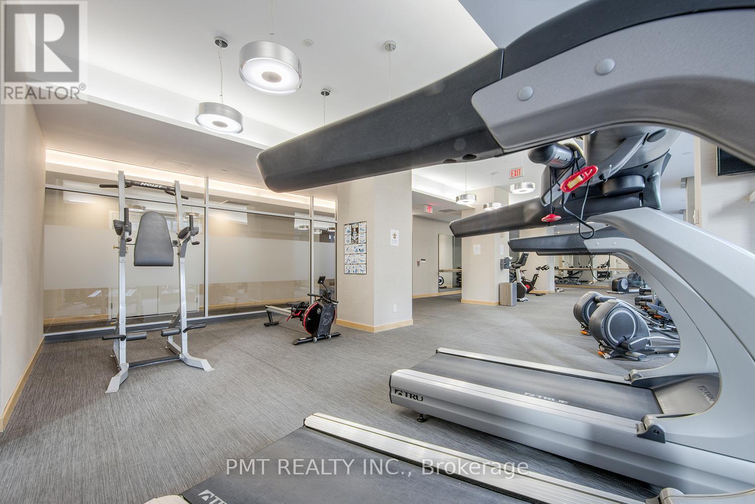 1707 - 55 Bremner Boulevard, Toronto, ON - Indoor Photo Showing Garage