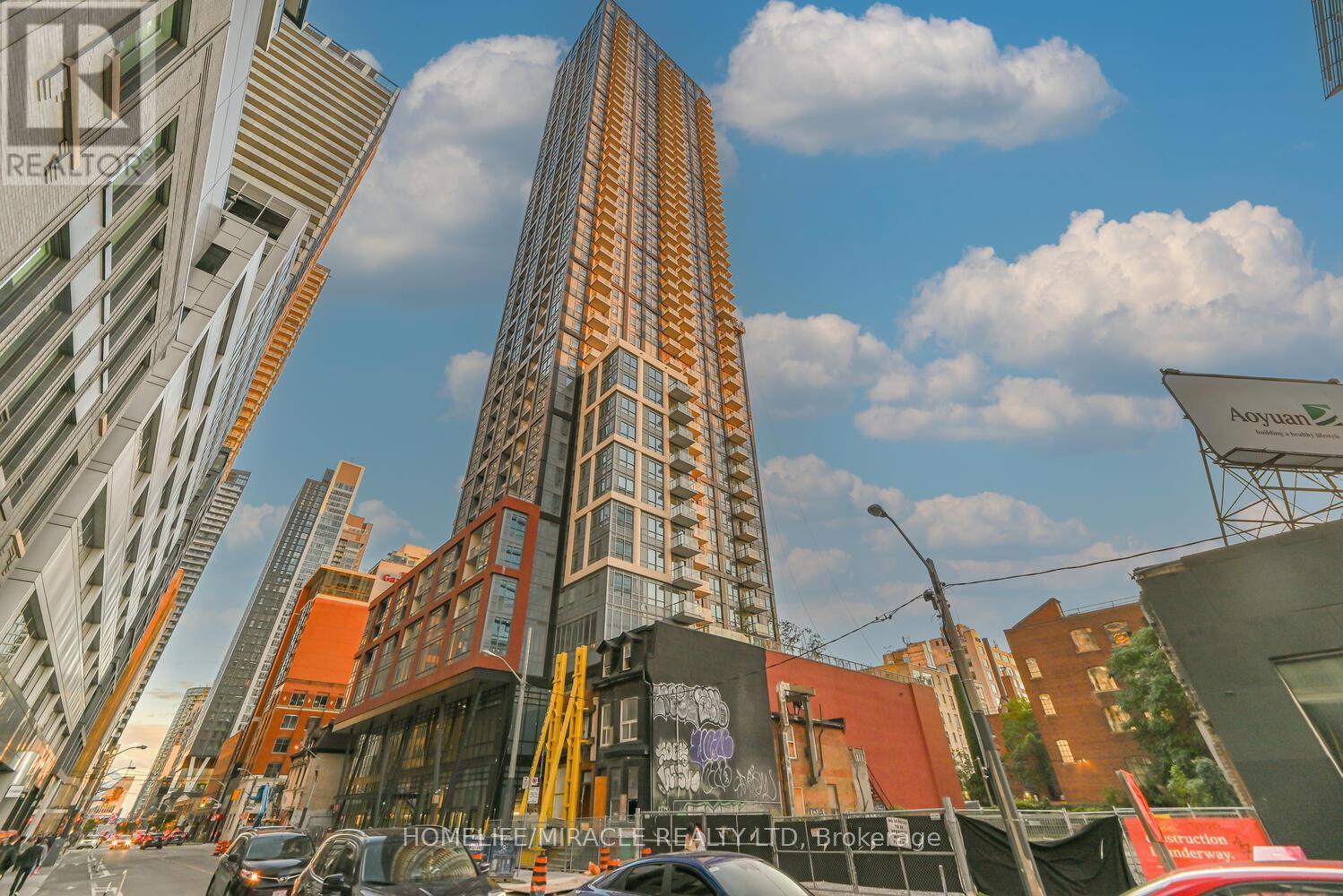 505 - 108 Peter Street, Toronto, ON - Outdoor With Facade