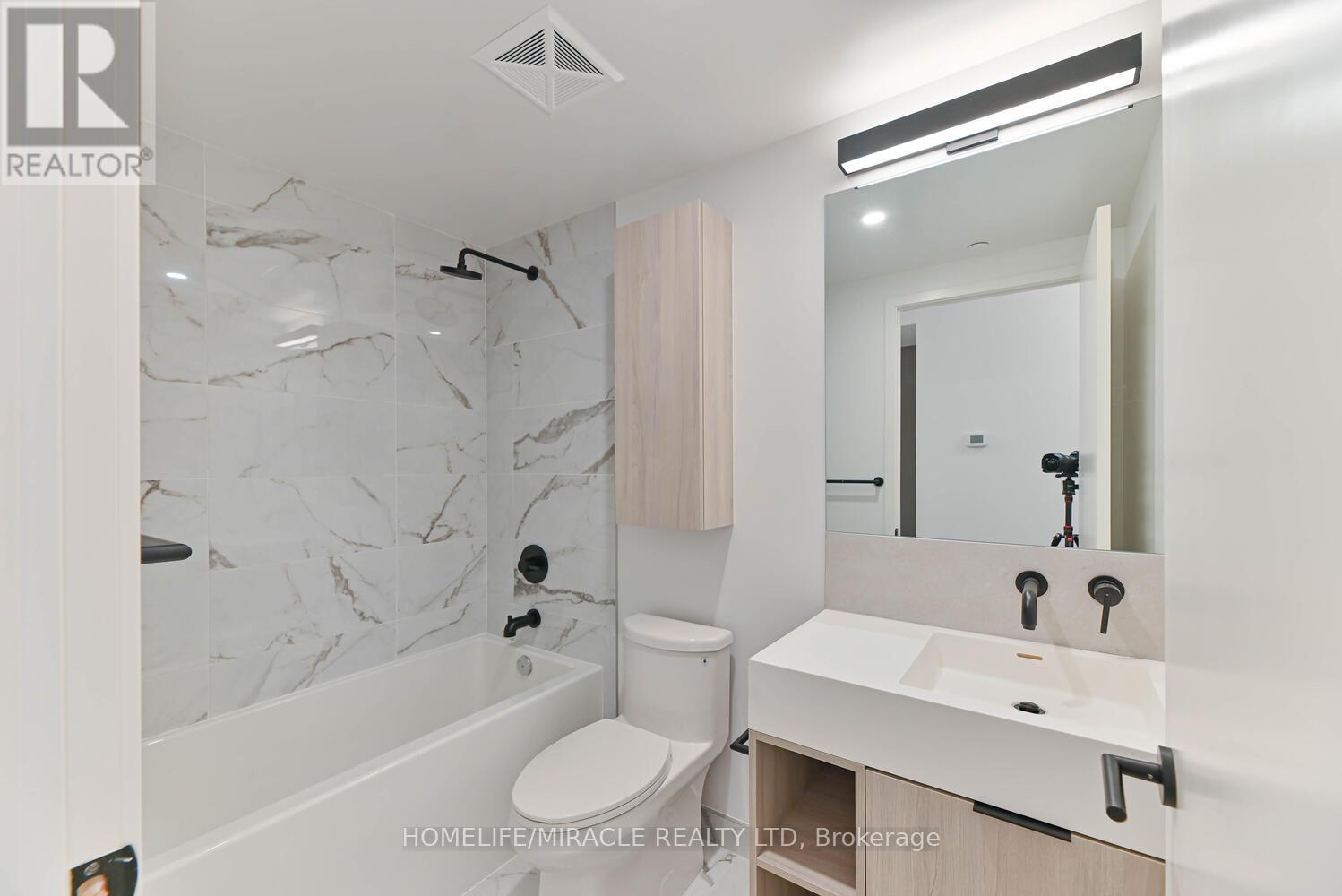 505 - 108 Peter Street, Toronto, ON - Indoor Photo Showing Bathroom