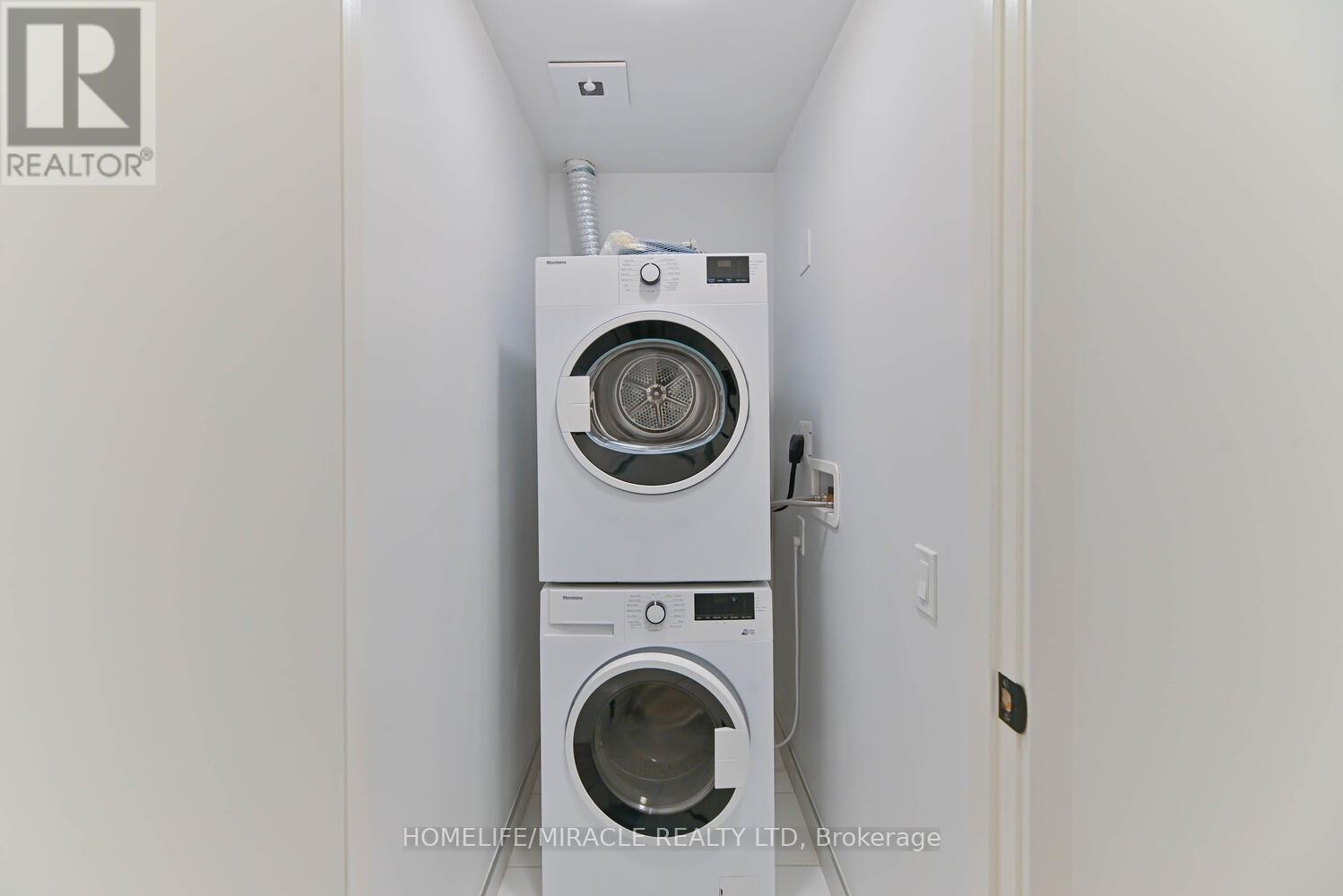 505 - 108 Peter Street, Toronto, ON - Indoor Photo Showing Laundry Room