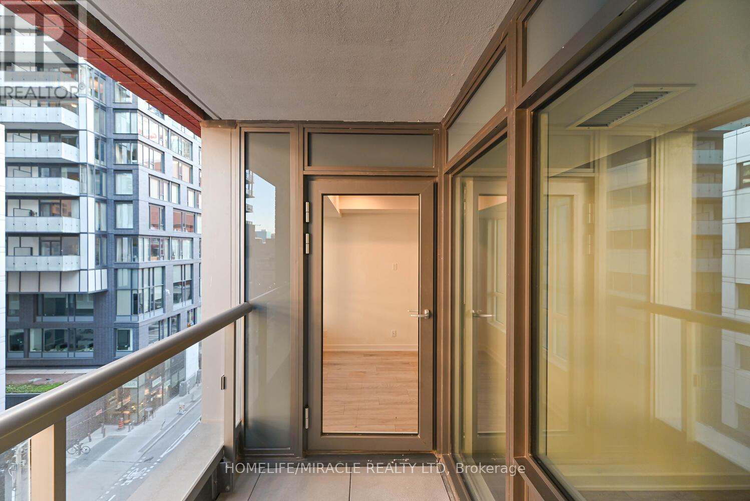 505 - 108 Peter Street, Toronto, ON - Outdoor With Exterior