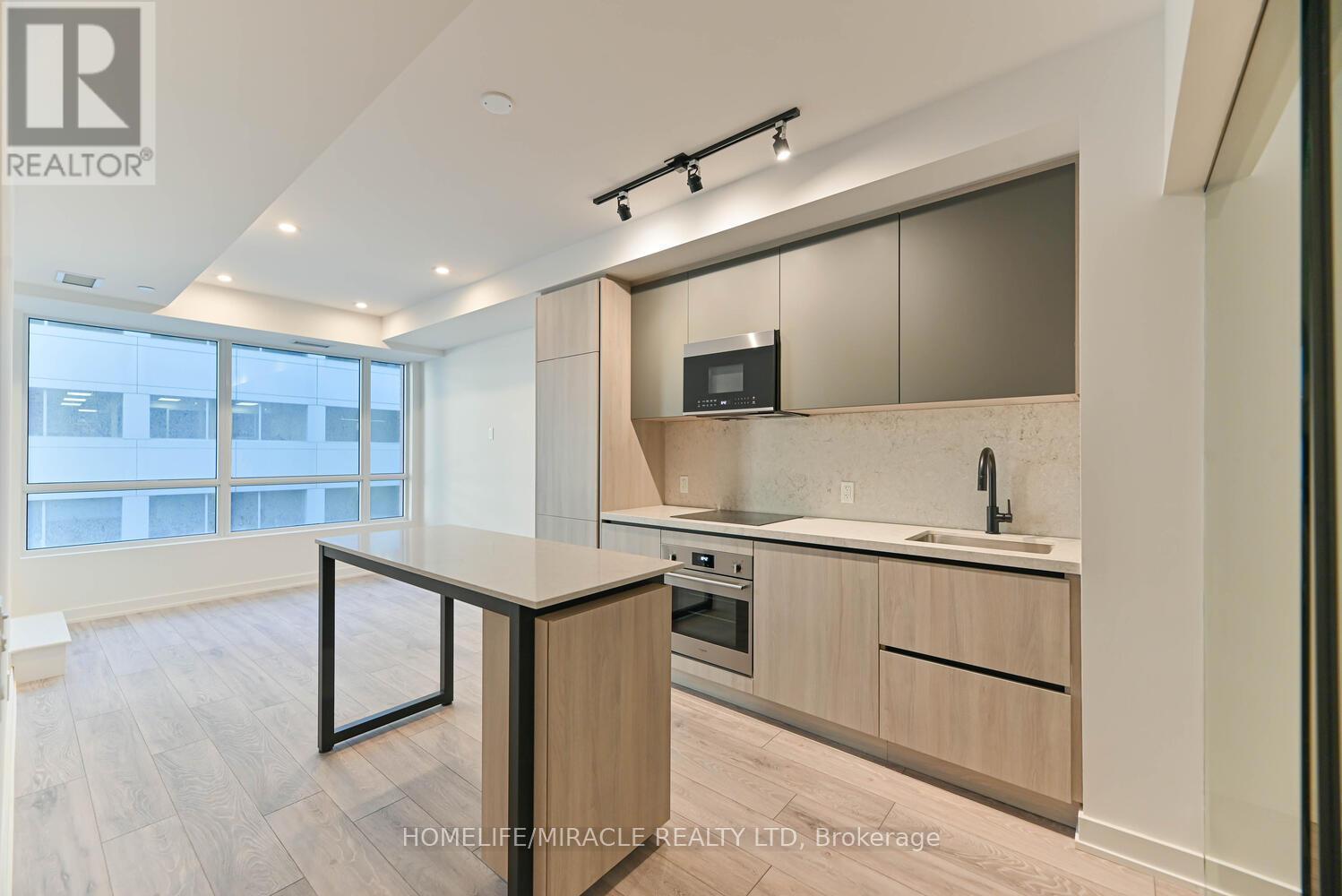 505 - 108 Peter Street, Toronto, ON - Indoor Photo Showing Kitchen