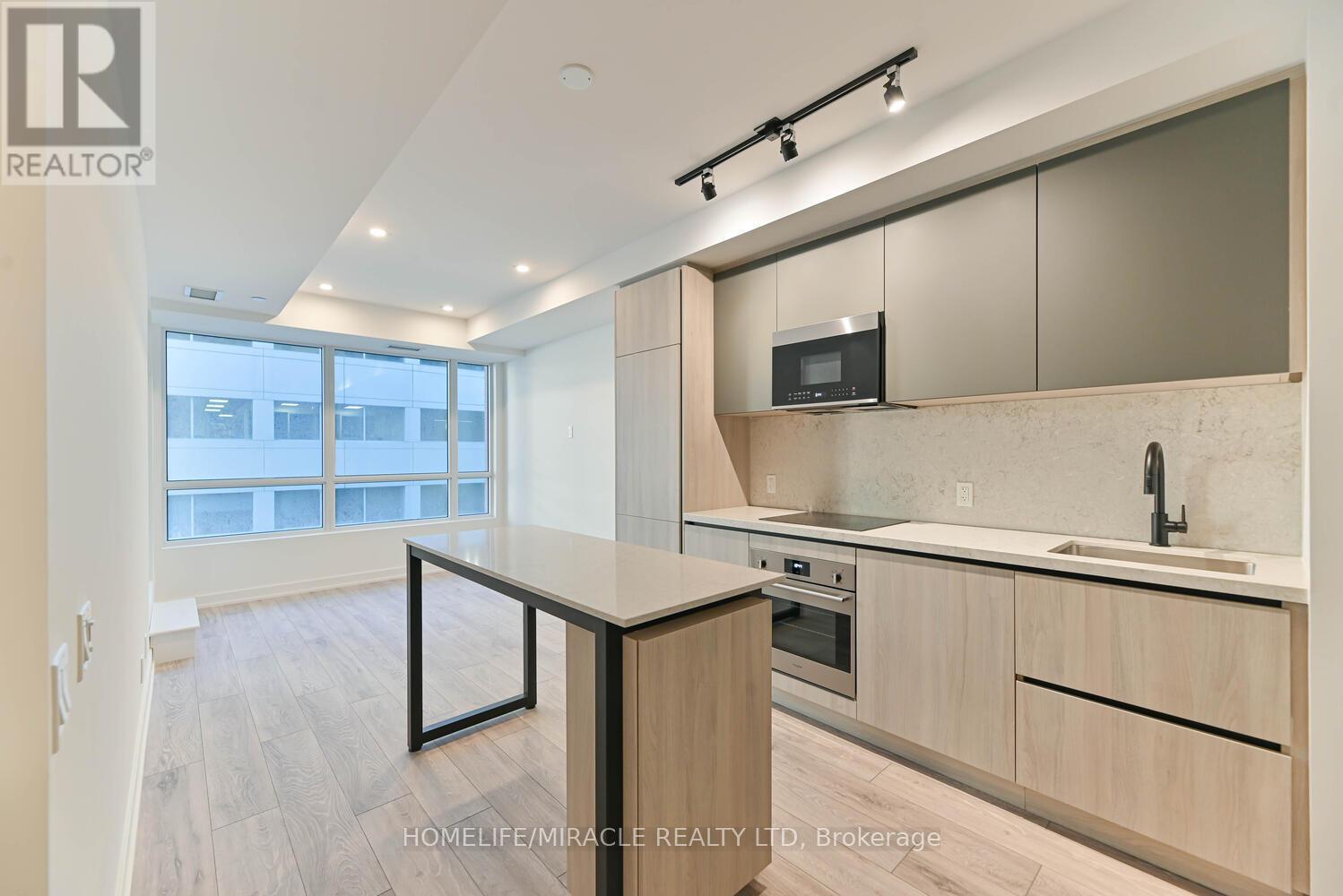 505 - 108 Peter Street, Toronto, ON - Indoor Photo Showing Kitchen