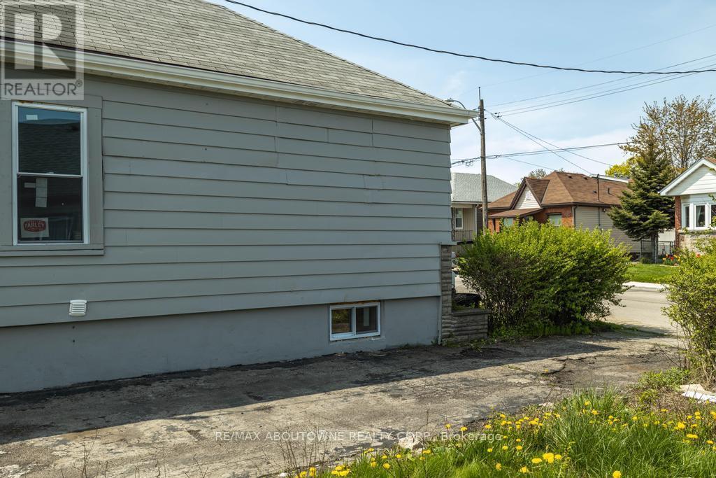 126 Harmony Avenue, Hamilton, ON - Outdoor