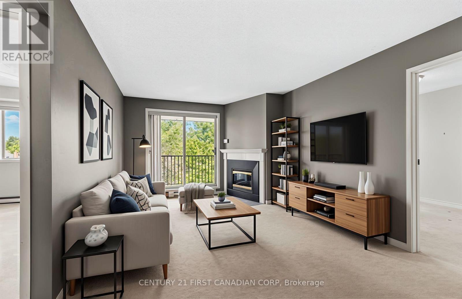 46 - 1096 Jalna Boulevard, London South (South X), ON - Indoor Photo Showing Living Room With Fireplace