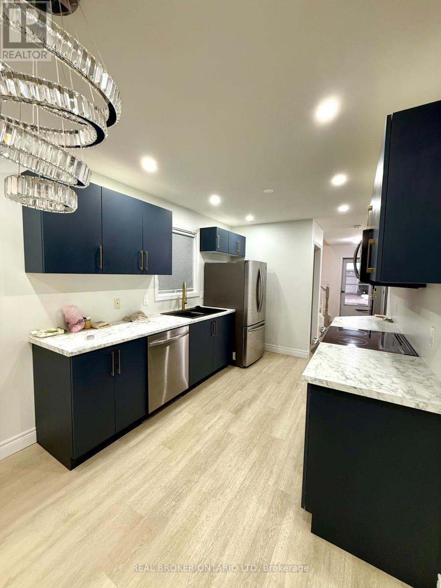 33 - 10 Chalkstone Drive, London South (South X), ON - Indoor Photo Showing Kitchen