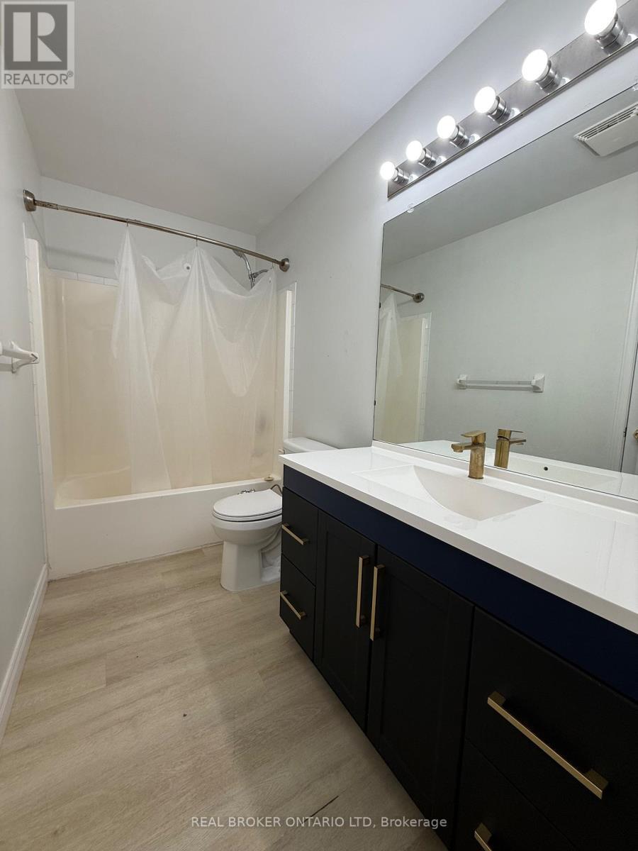 33 - 10 Chalkstone Drive, London South (South X), ON - Indoor Photo Showing Bathroom