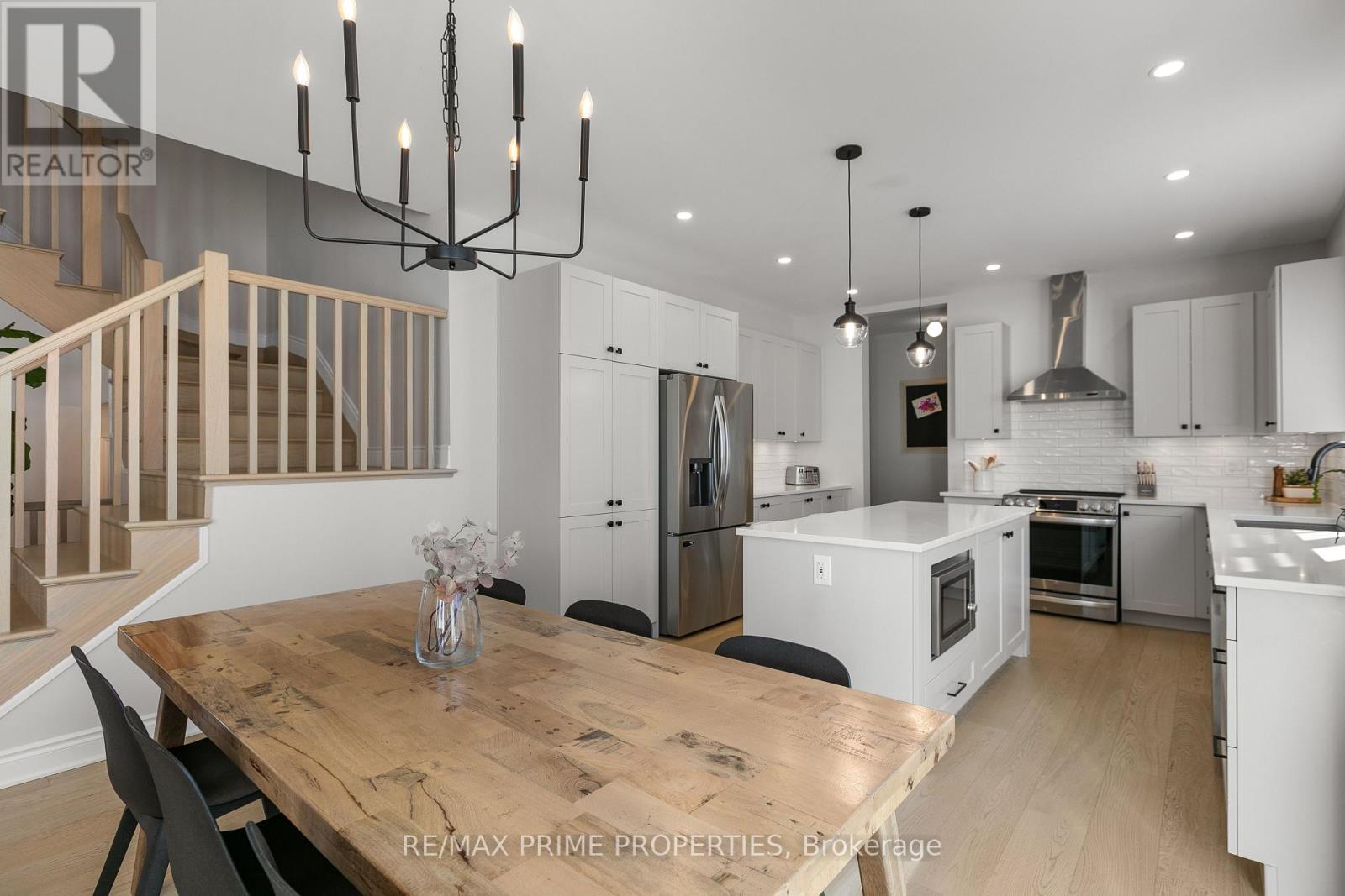 839 Mercier Crescent, Ottawa, ON - Indoor Photo Showing Kitchen With Upgraded Kitchen