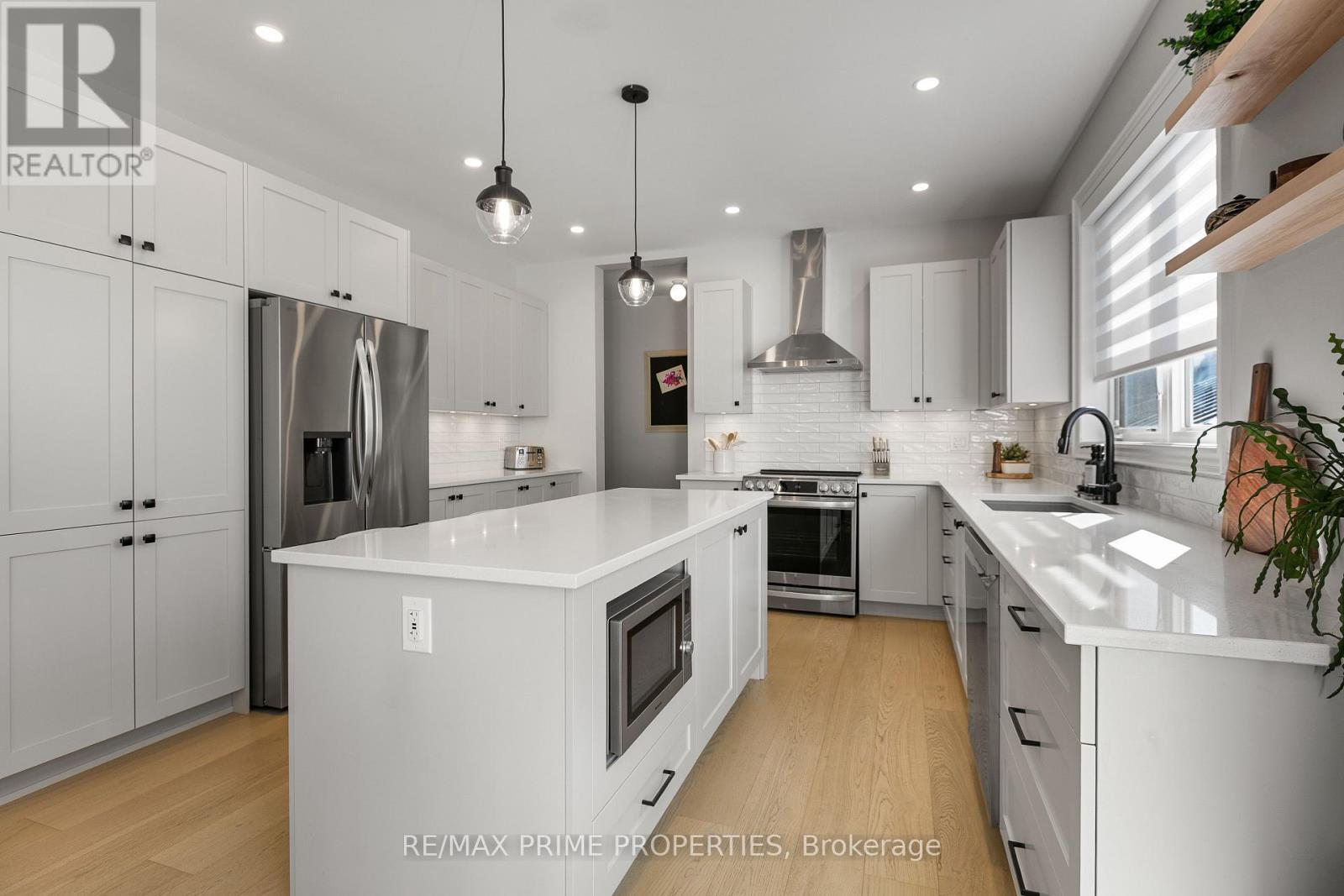 839 Mercier Crescent, Ottawa, ON - Indoor Photo Showing Kitchen With Upgraded Kitchen