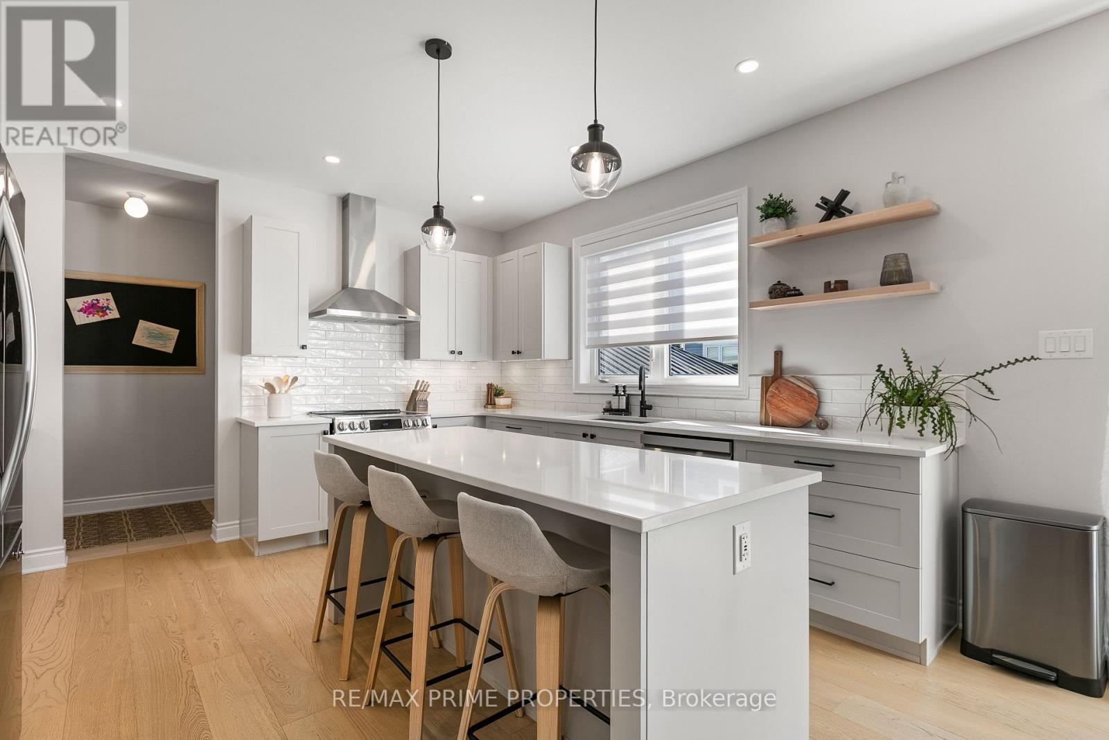 839 Mercier Crescent, Ottawa, ON - Indoor Photo Showing Kitchen With Upgraded Kitchen