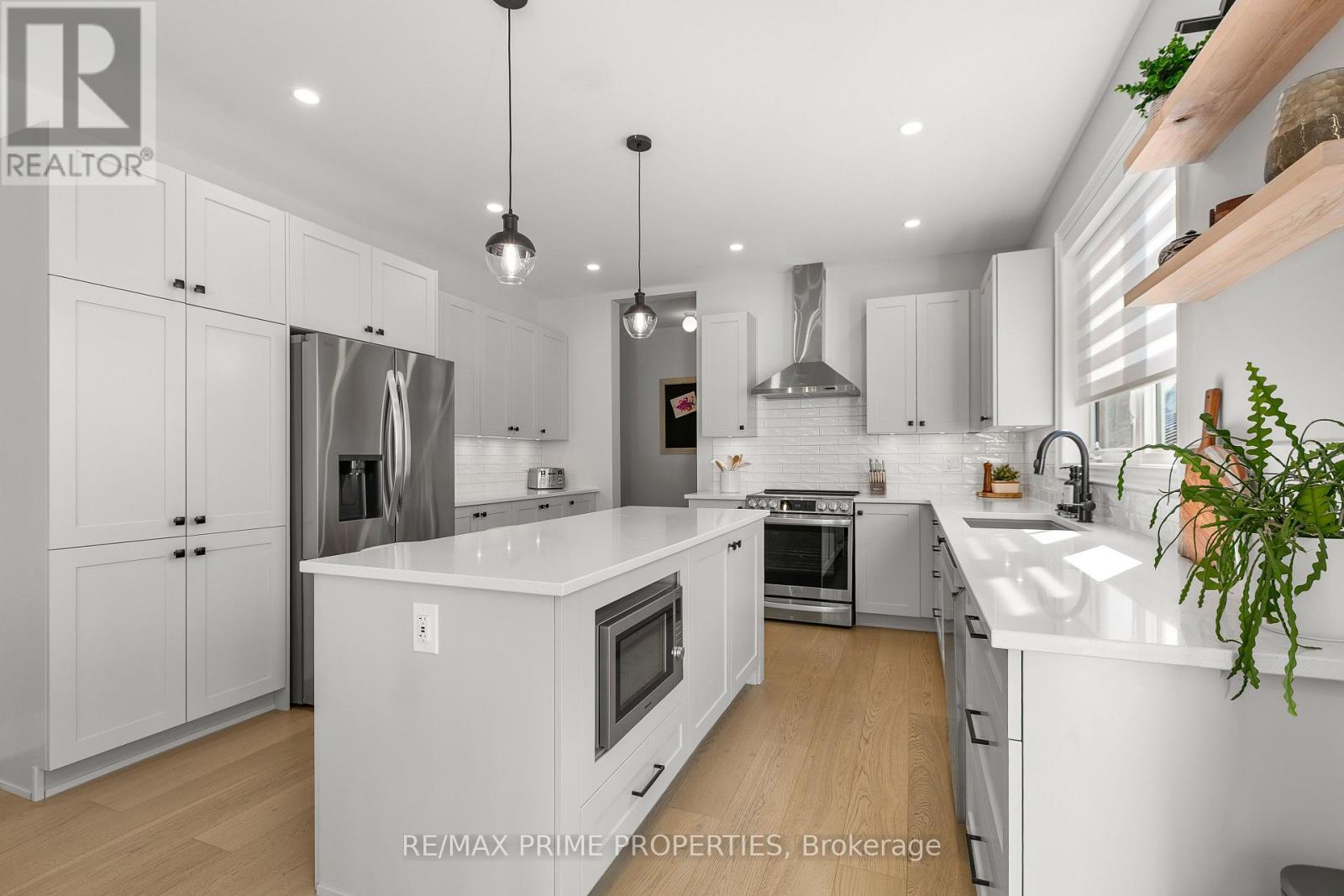 839 Mercier Crescent, Ottawa, ON - Indoor Photo Showing Kitchen With Upgraded Kitchen