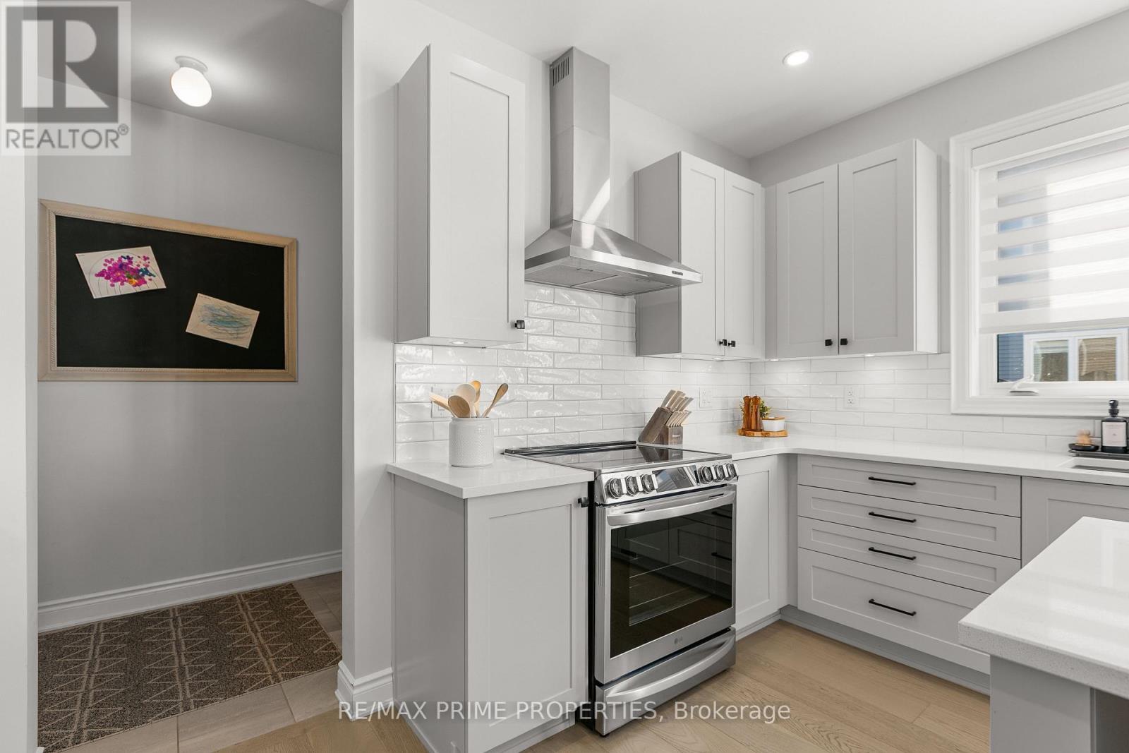 839 Mercier Crescent, Ottawa, ON - Indoor Photo Showing Kitchen With Upgraded Kitchen