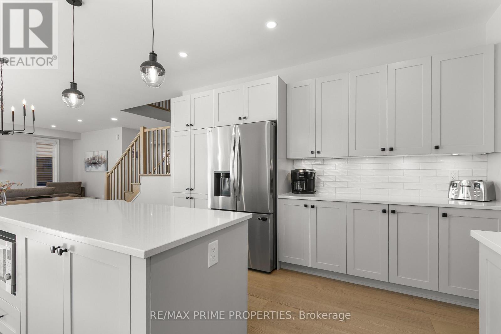 839 Mercier Crescent, Ottawa, ON - Indoor Photo Showing Kitchen With Upgraded Kitchen