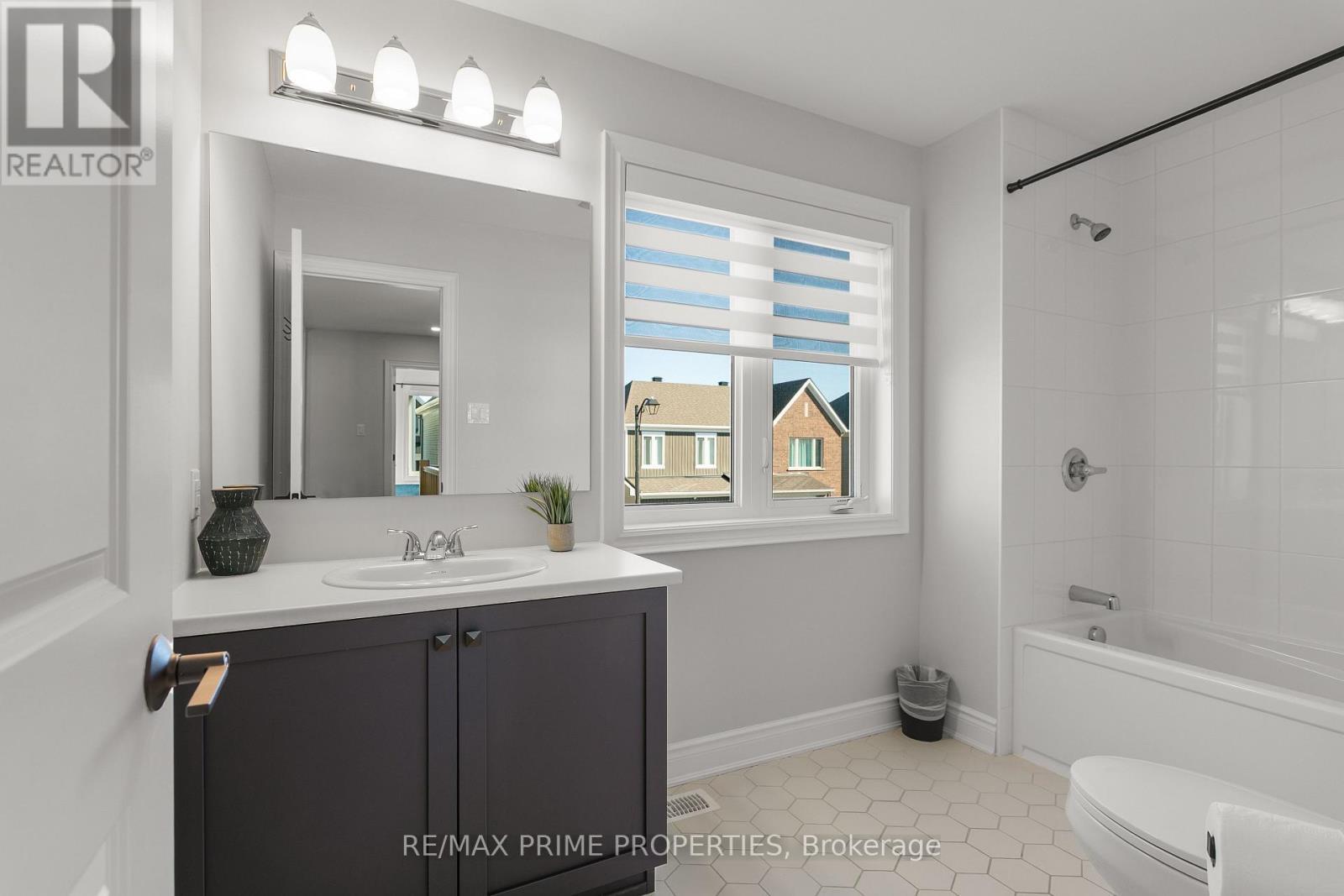 839 Mercier Crescent, Ottawa, ON - Indoor Photo Showing Bathroom