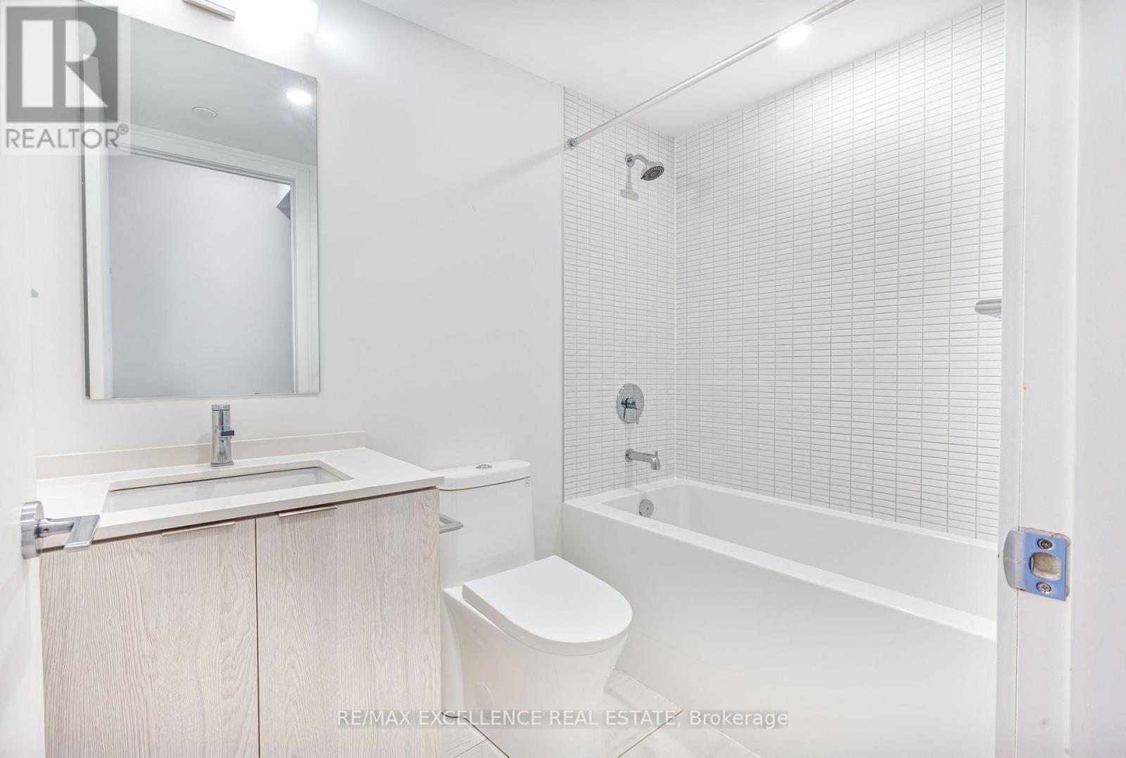 505 - 1 Jarvis Street, Hamilton, ON - Indoor Photo Showing Bathroom