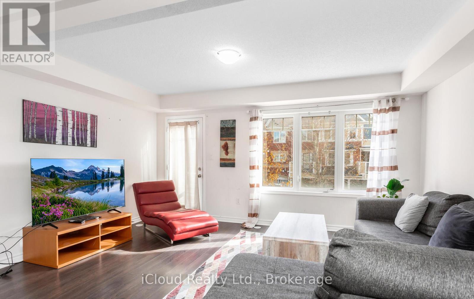 1525 Husband Place, Milton, ON - Indoor Photo Showing Living Room