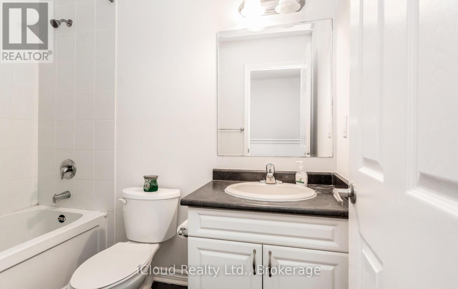 1525 Husband Place, Milton, ON - Indoor Photo Showing Bathroom