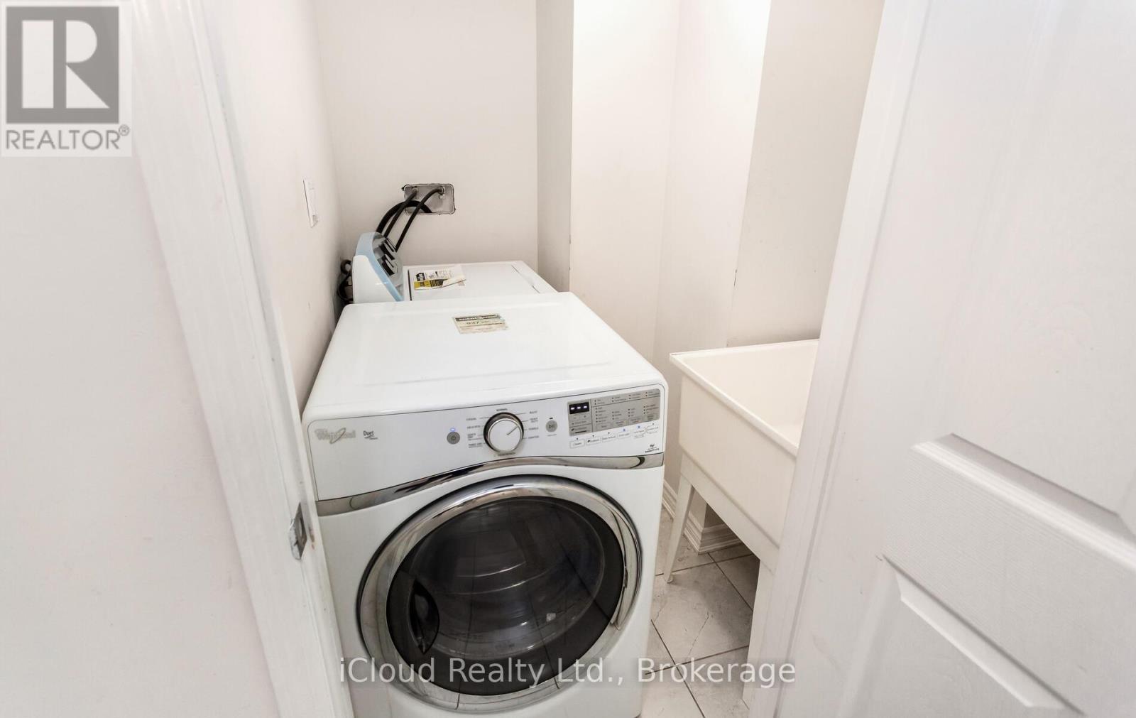 1525 Husband Place, Milton, ON - Indoor Photo Showing Laundry Room