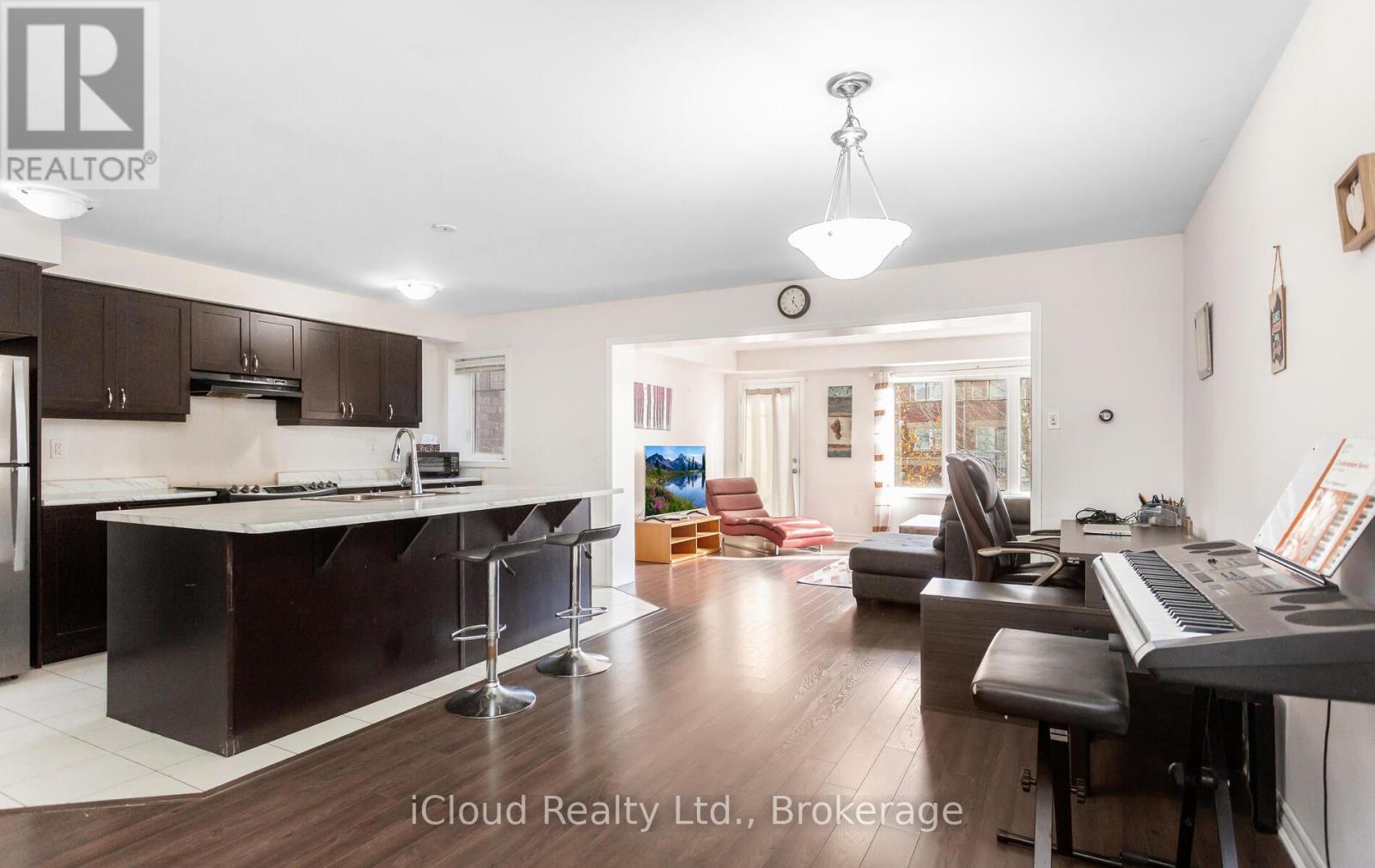 1525 Husband Place, Milton, ON - Indoor Photo Showing Kitchen