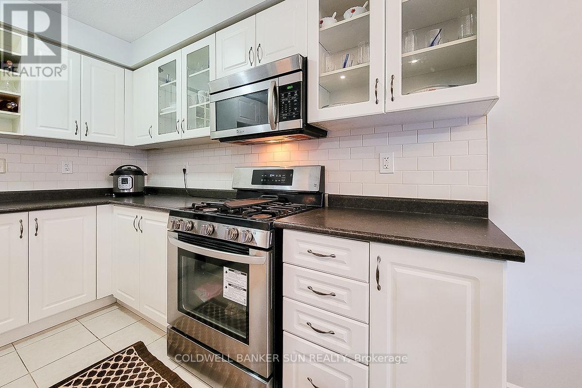 62 Lynch Crescent, Hamilton, ON - Indoor Photo Showing Kitchen