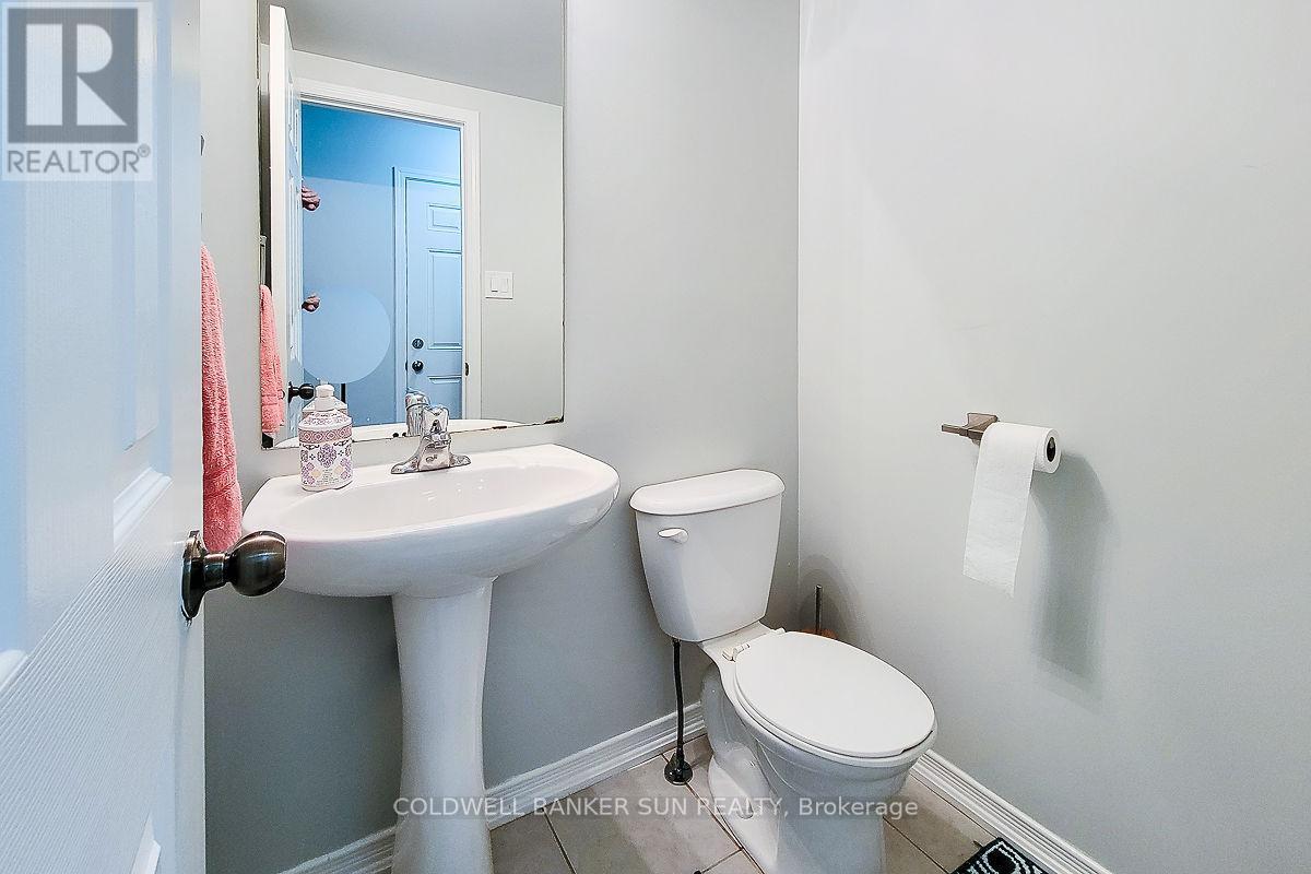 62 Lynch Crescent, Hamilton, ON - Indoor Photo Showing Bathroom