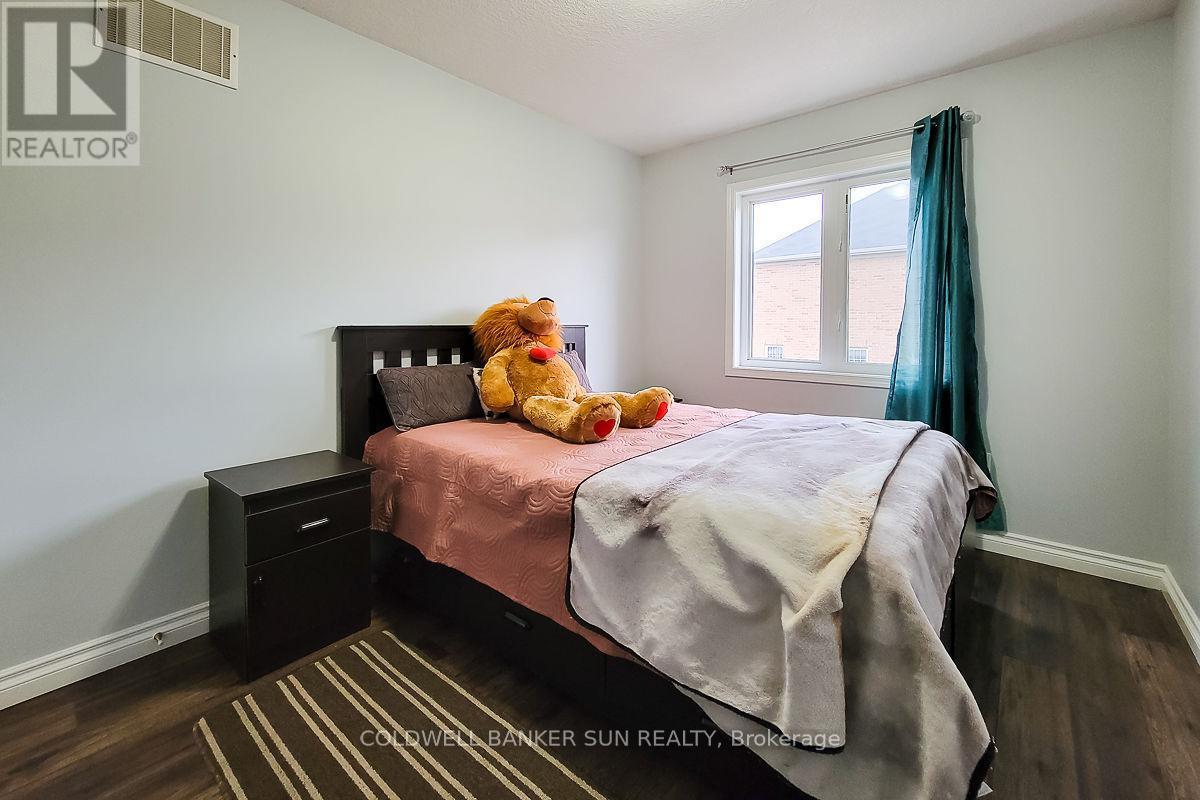 62 Lynch Crescent, Hamilton, ON - Indoor Photo Showing Bedroom