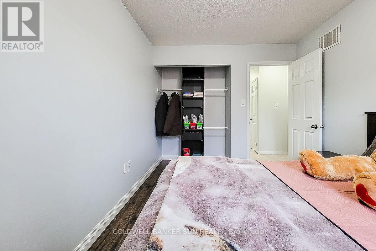 62 Lynch Crescent, Hamilton, ON - Indoor Photo Showing Bedroom