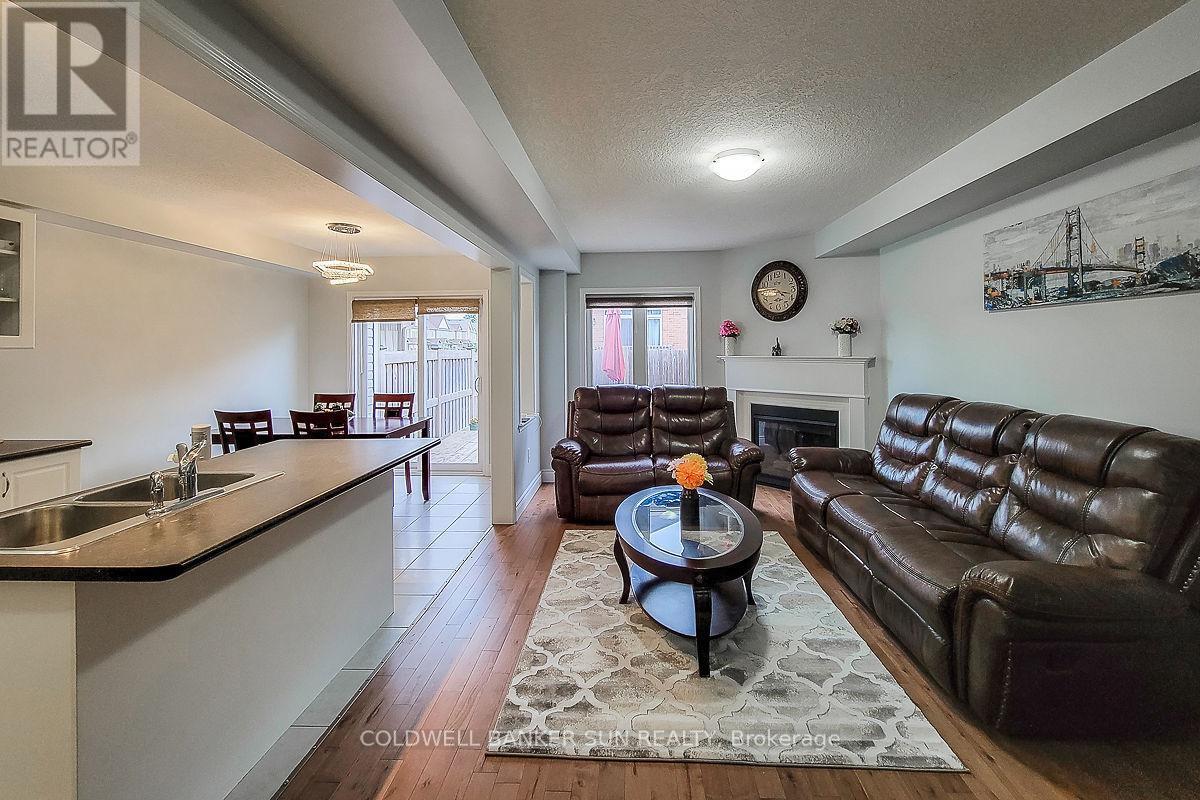 62 Lynch Crescent, Hamilton, ON - Indoor With Fireplace