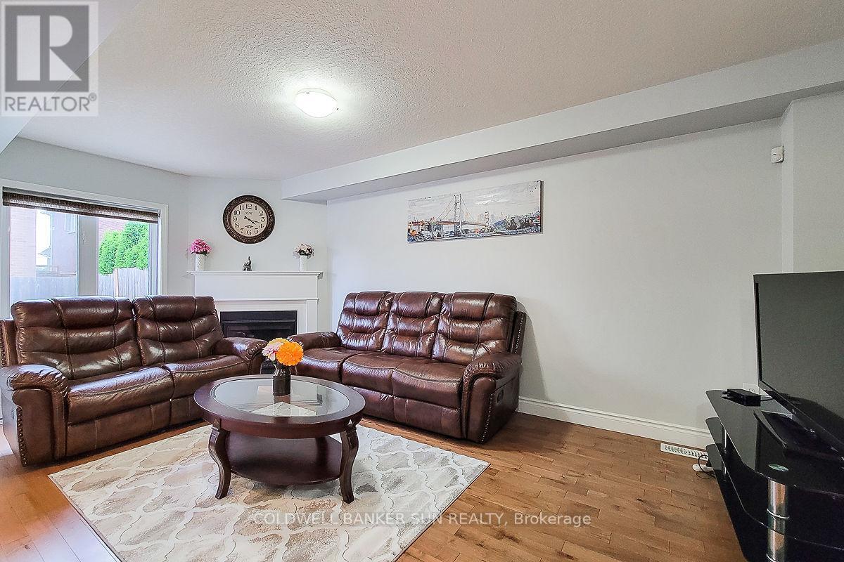 62 Lynch Crescent, Hamilton, ON - Indoor Photo Showing Living Room With Fireplace