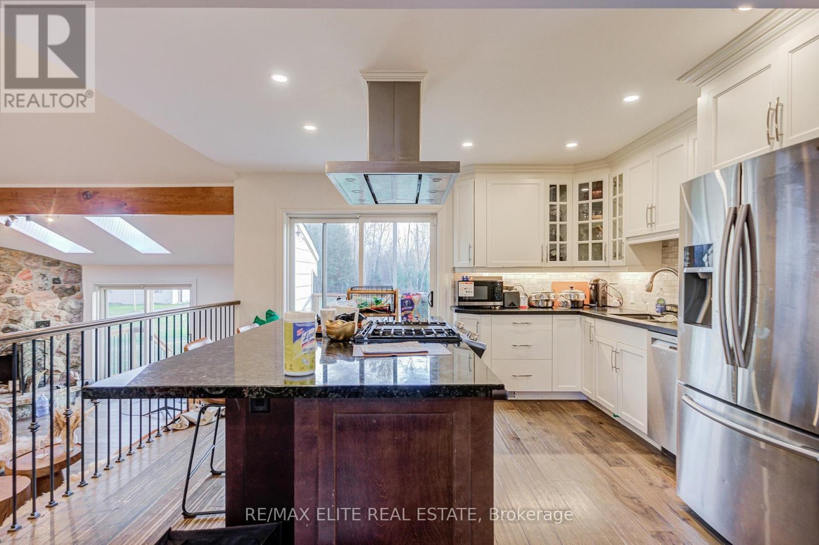 4909 Holborn Road, East Gwillimbury, ON - Indoor Photo Showing Kitchen With Upgraded Kitchen