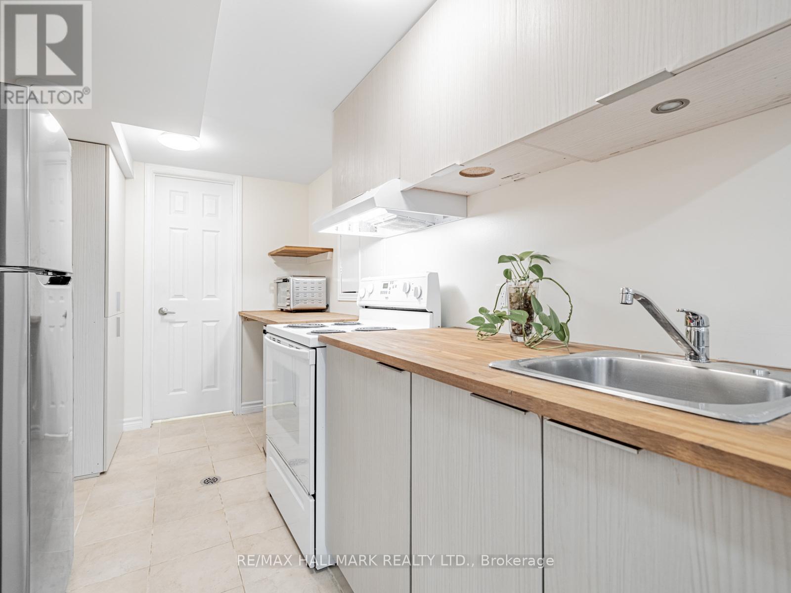 (Bsmt) - 2 Michelle Drive, Vaughan, ON - Indoor Photo Showing Kitchen
