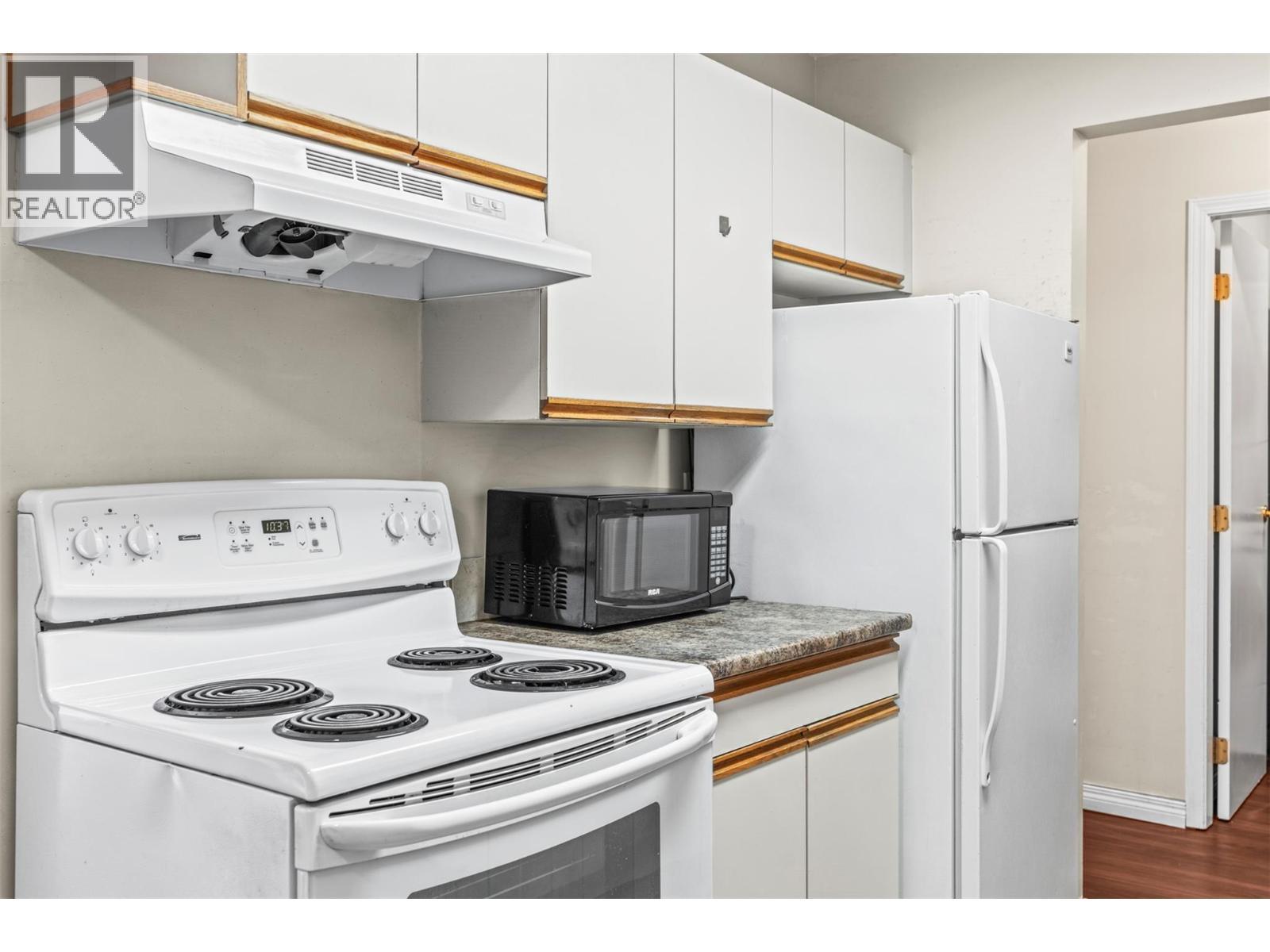3800 28A Street Unit# 205, Vernon, BC - Indoor Photo Showing Kitchen
