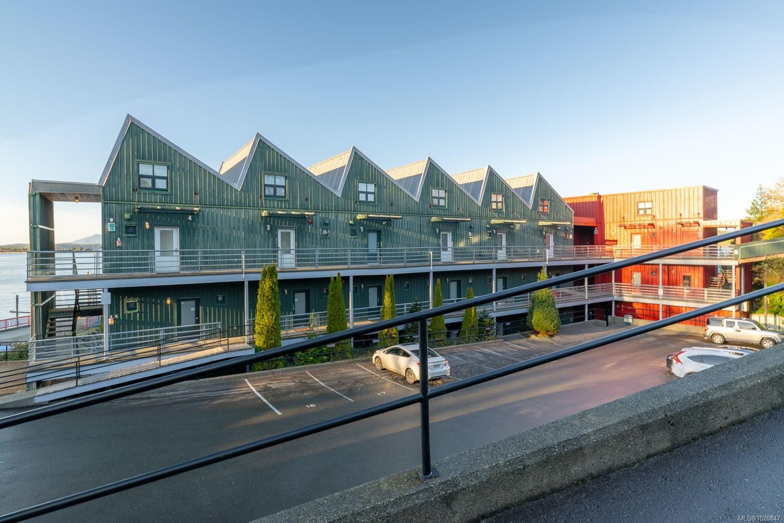 208-230 Main St, Tofino, BC - Outdoor