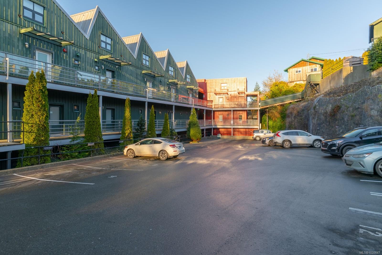 208-230 Main St, Tofino, BC - Outdoor