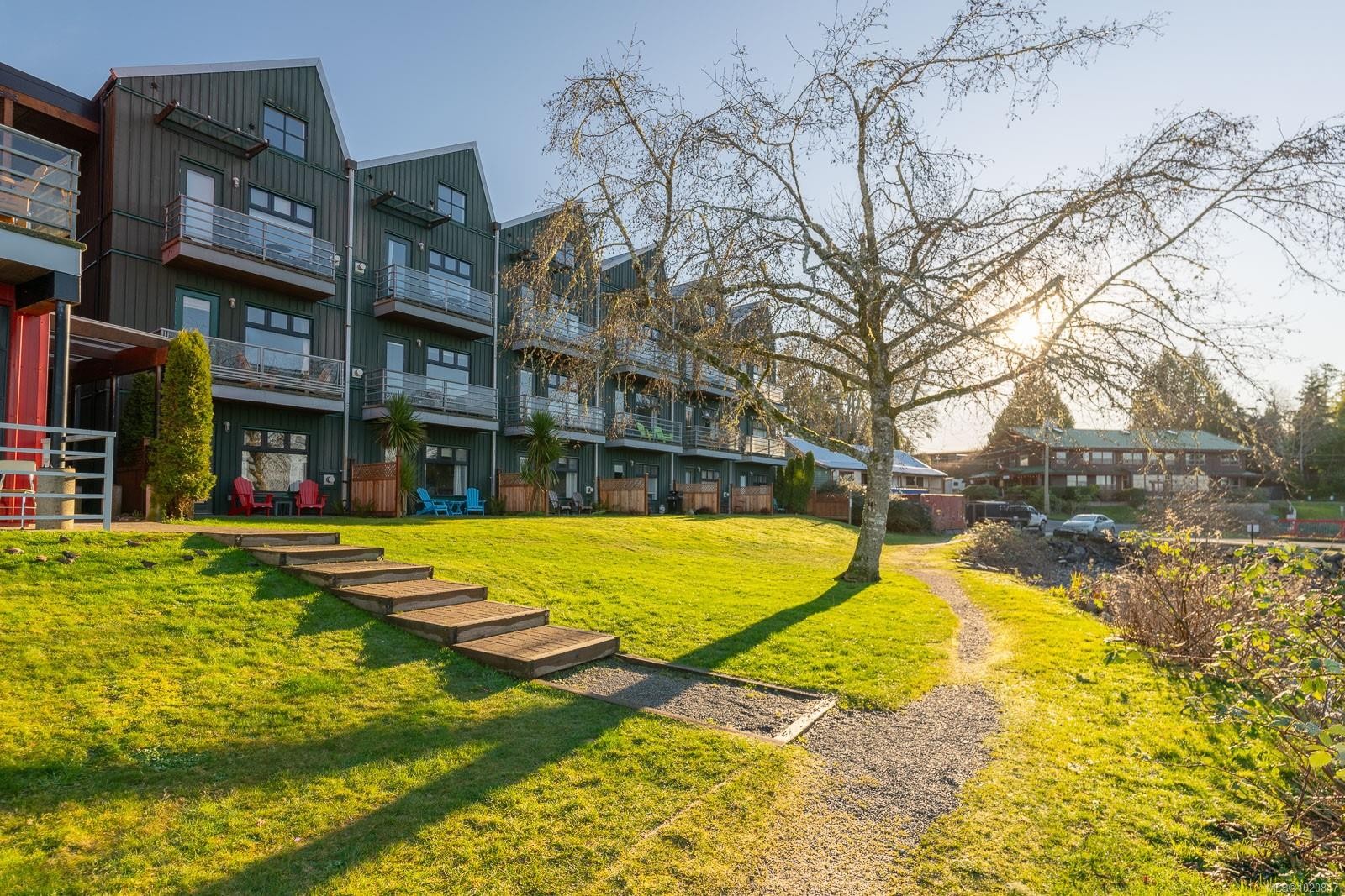 208-230 Main St, Tofino, BC - Outdoor