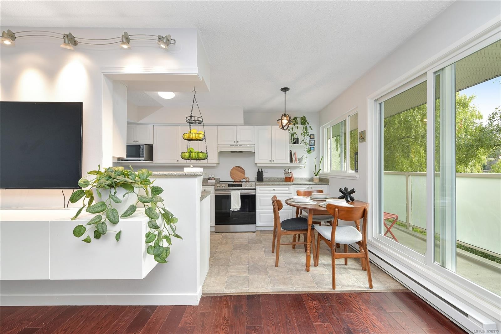 301-1366 Hillside Ave, Victoria, BC - With Exterior