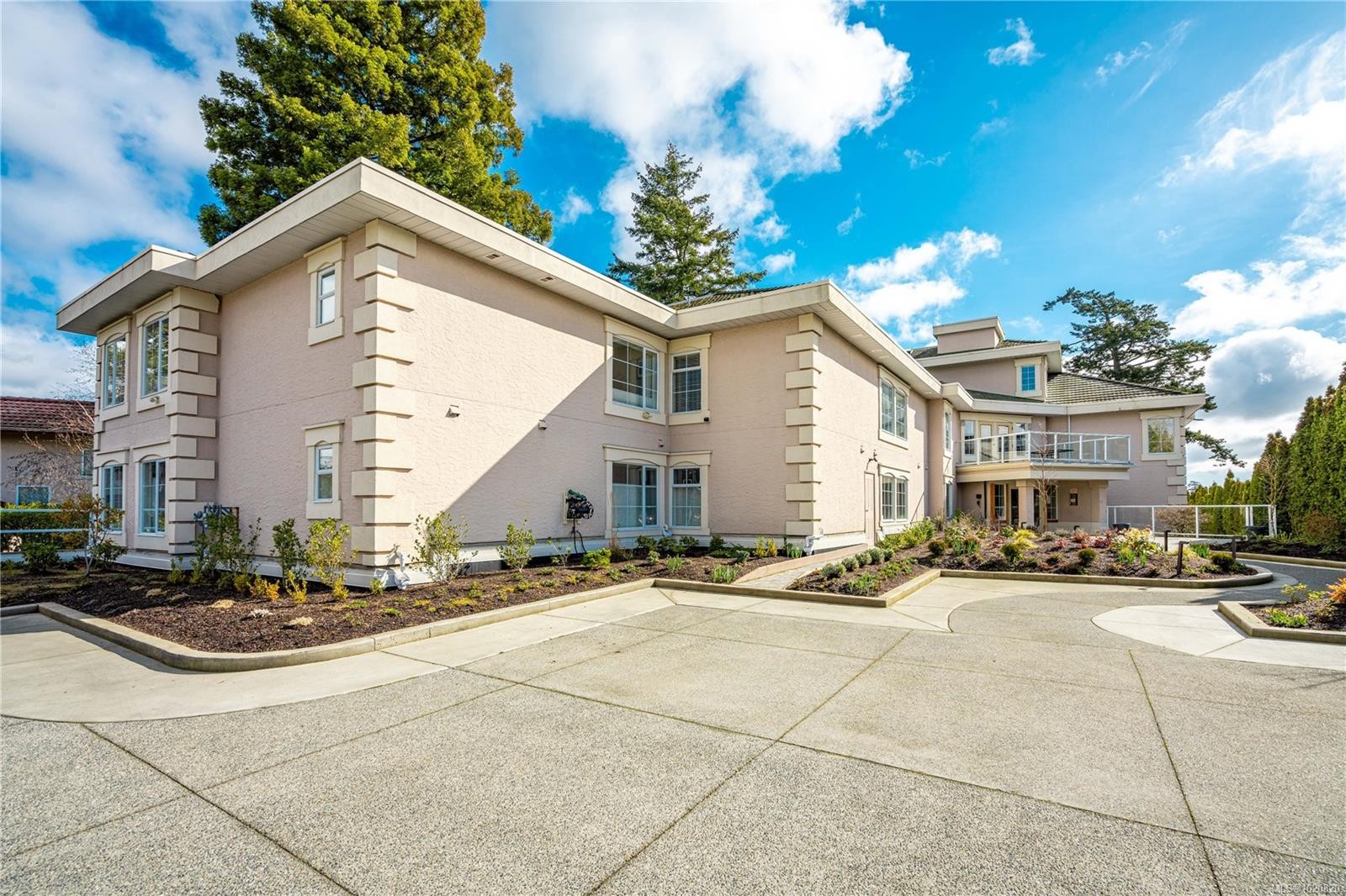 306-1 Buddy Rd, View Royal, BC - Outdoor