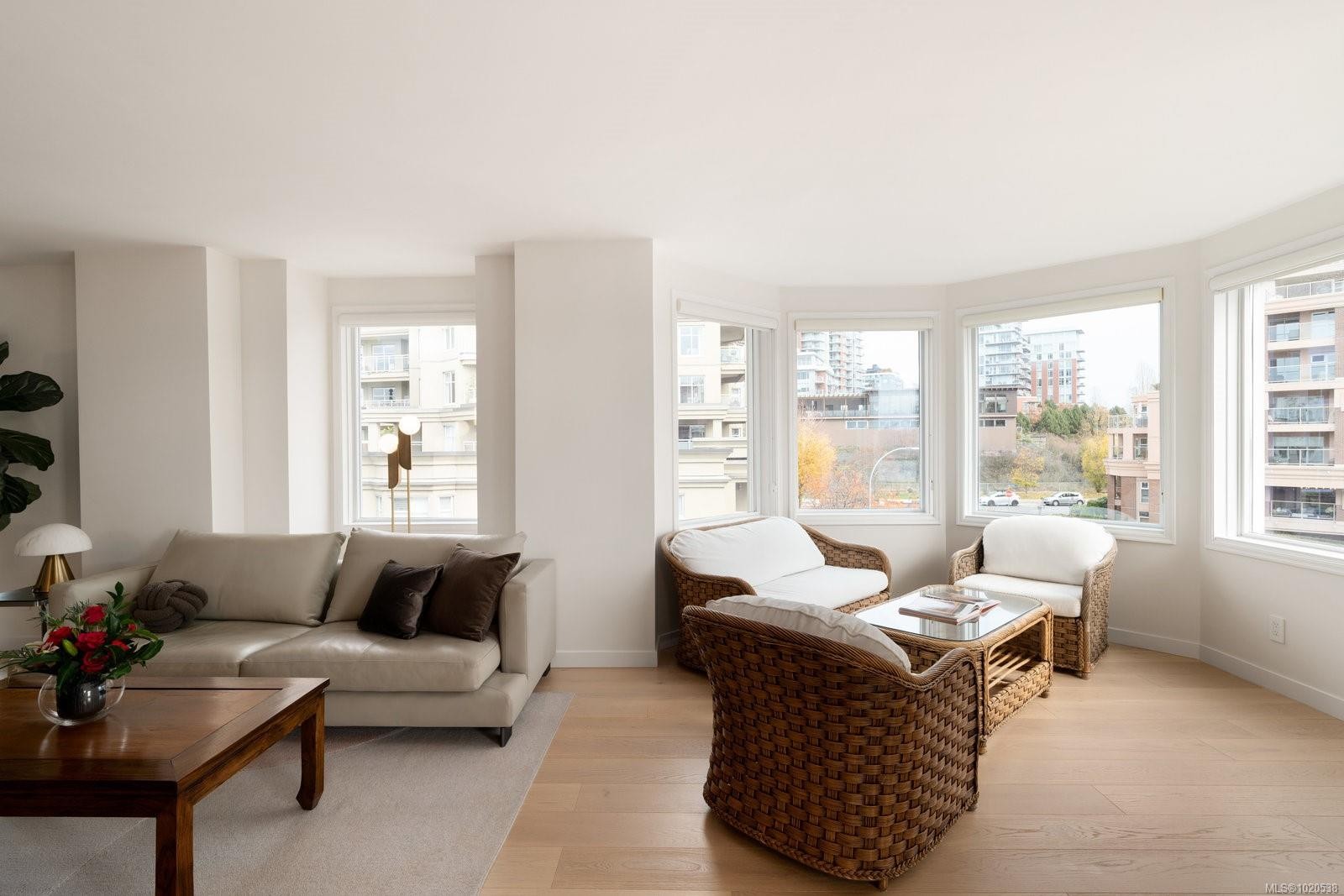 418-10 Paul Kane Pl, Victoria, BC - Indoor Photo Showing Living Room