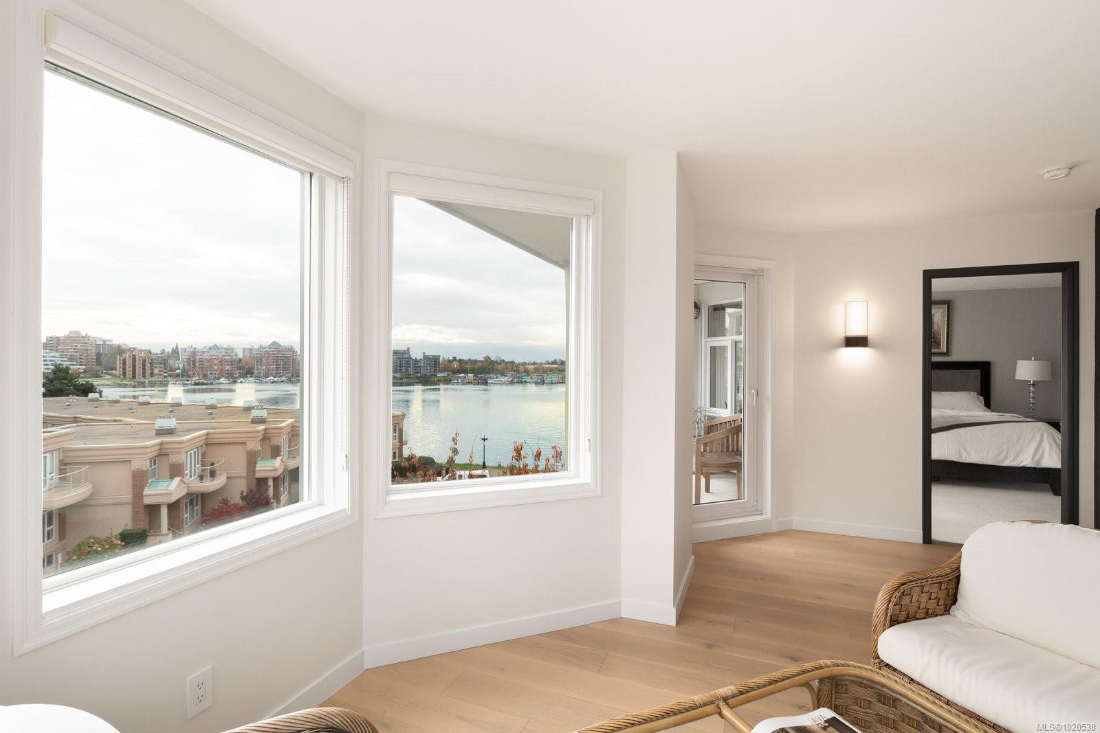 418-10 Paul Kane Pl, Victoria, BC - Indoor