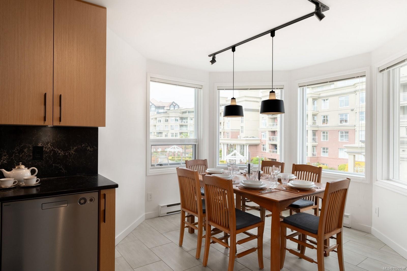 418-10 Paul Kane Pl, Victoria, BC - Indoor Photo Showing Dining Room