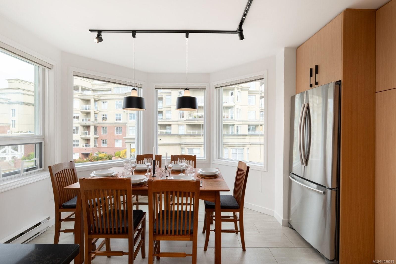 418-10 Paul Kane Pl, Victoria, BC - Indoor Photo Showing Dining Room