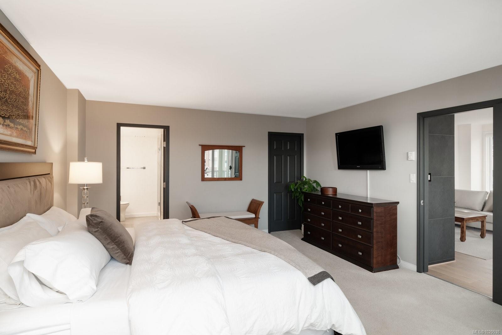 418-10 Paul Kane Pl, Victoria, BC - Indoor Photo Showing Bedroom